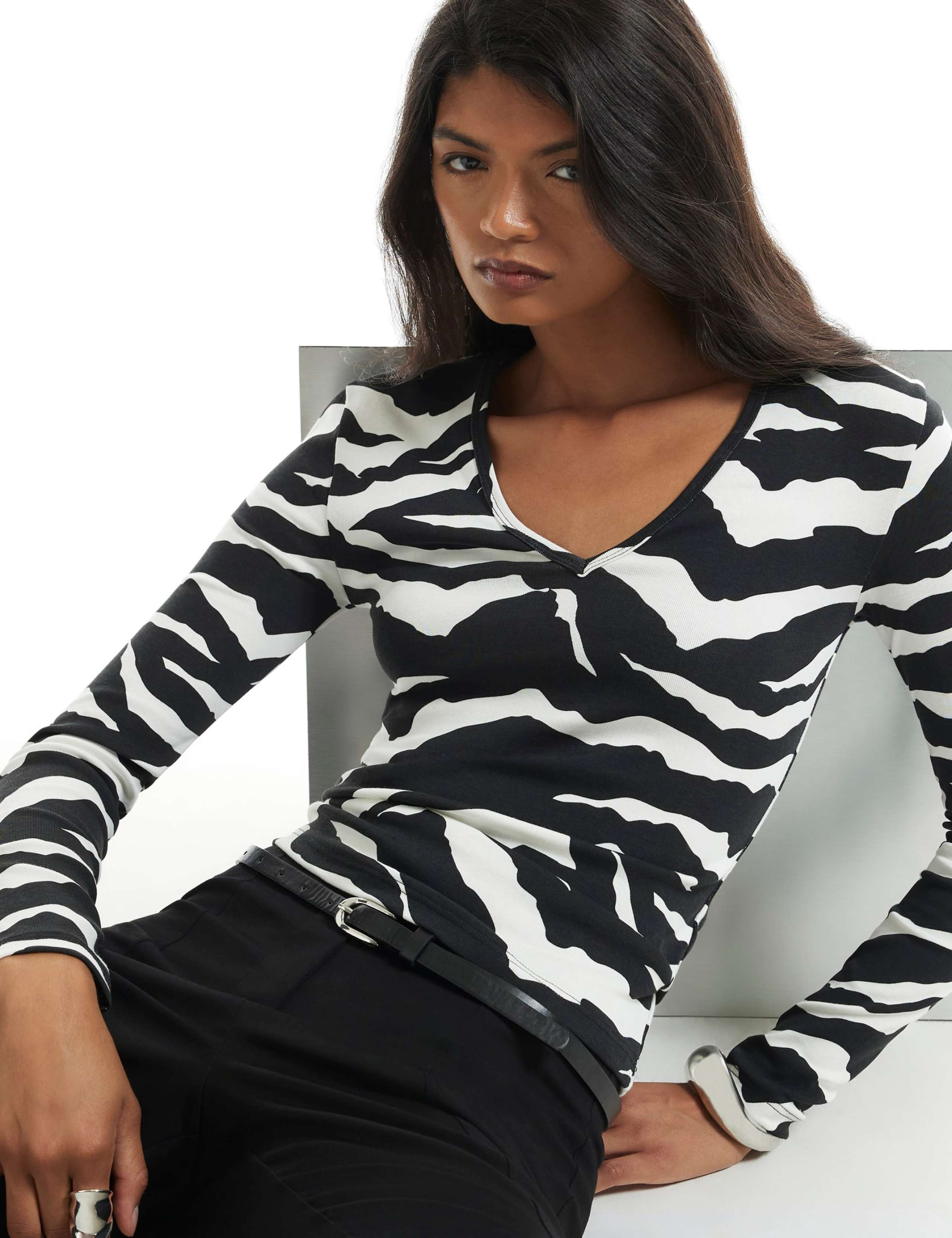 Zebra V Neck Long Sleeve Top 6 of 6