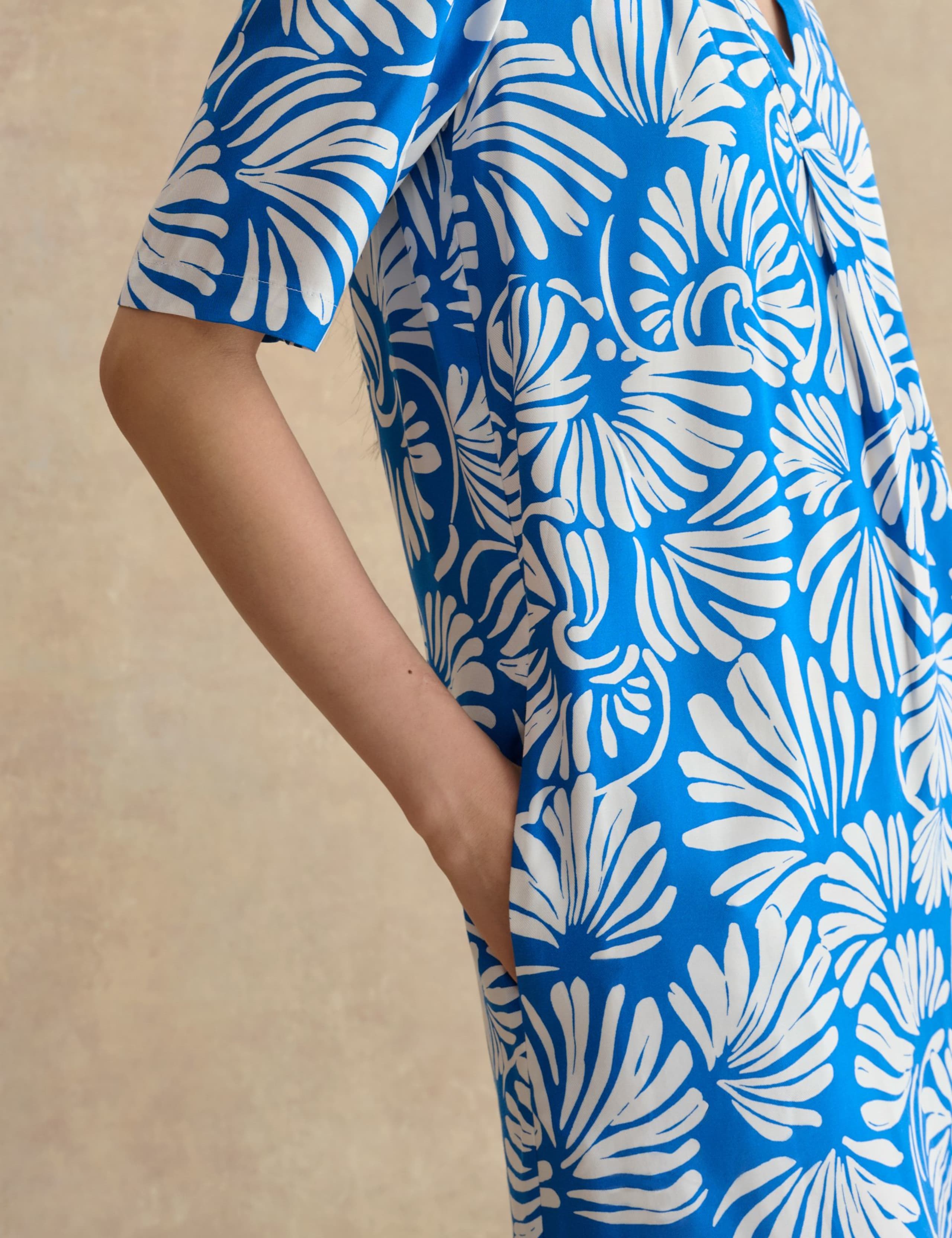 Printed V-Neck Knee Length Shift Dress 5 of 5