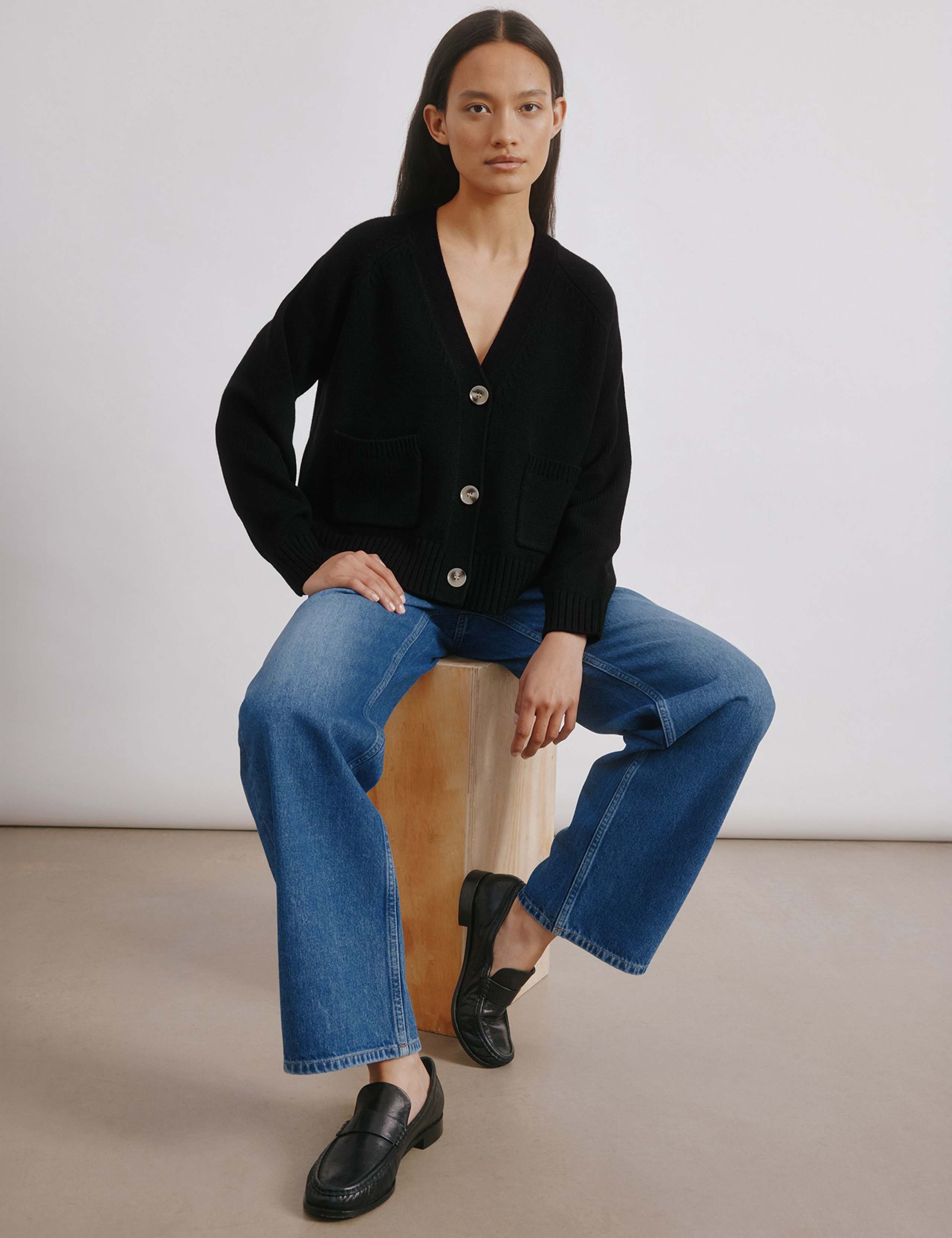 V-Neck Relaxed Cardigan with Wool 3 of 5