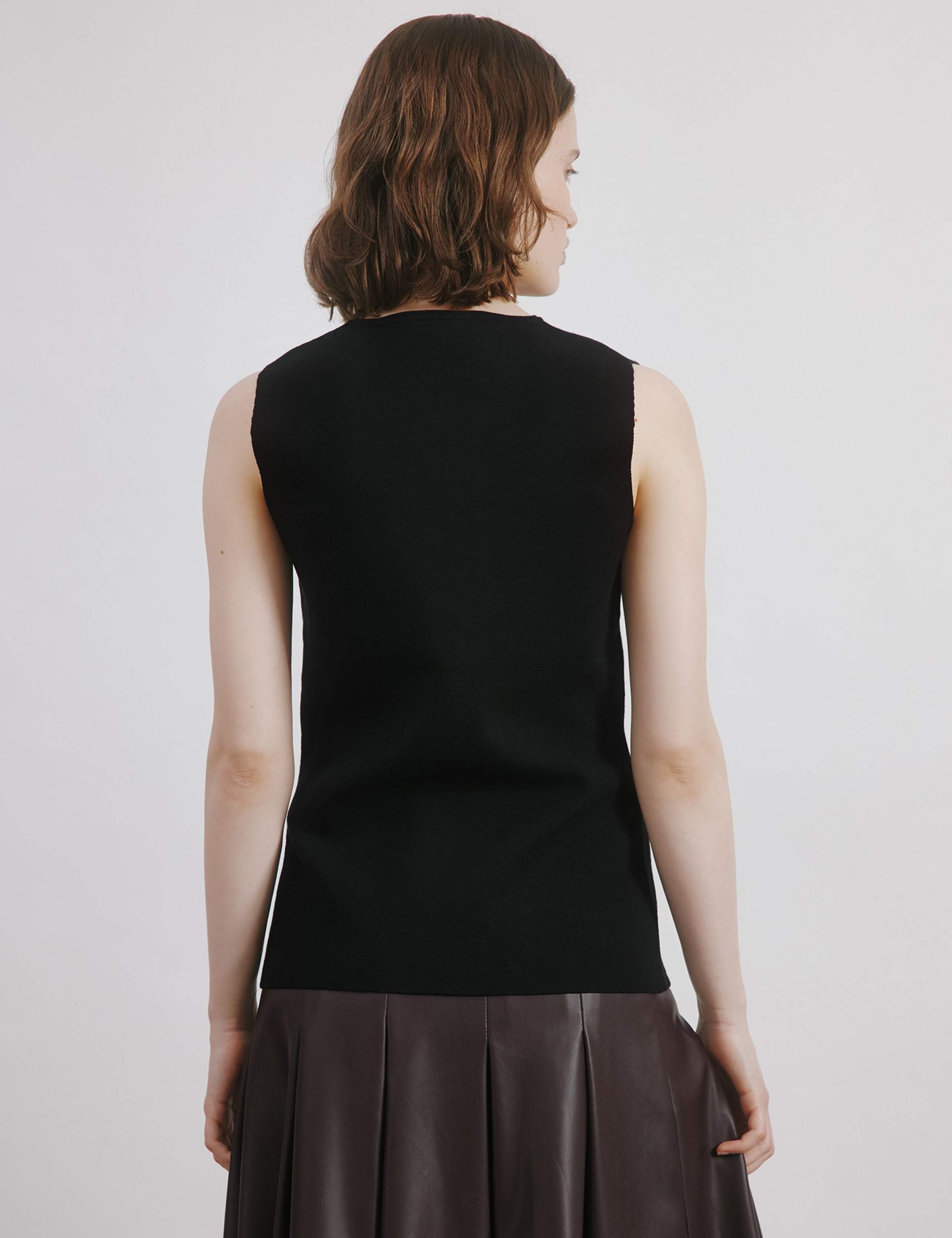 Textured Round Neck Waistcoat 4 of 5