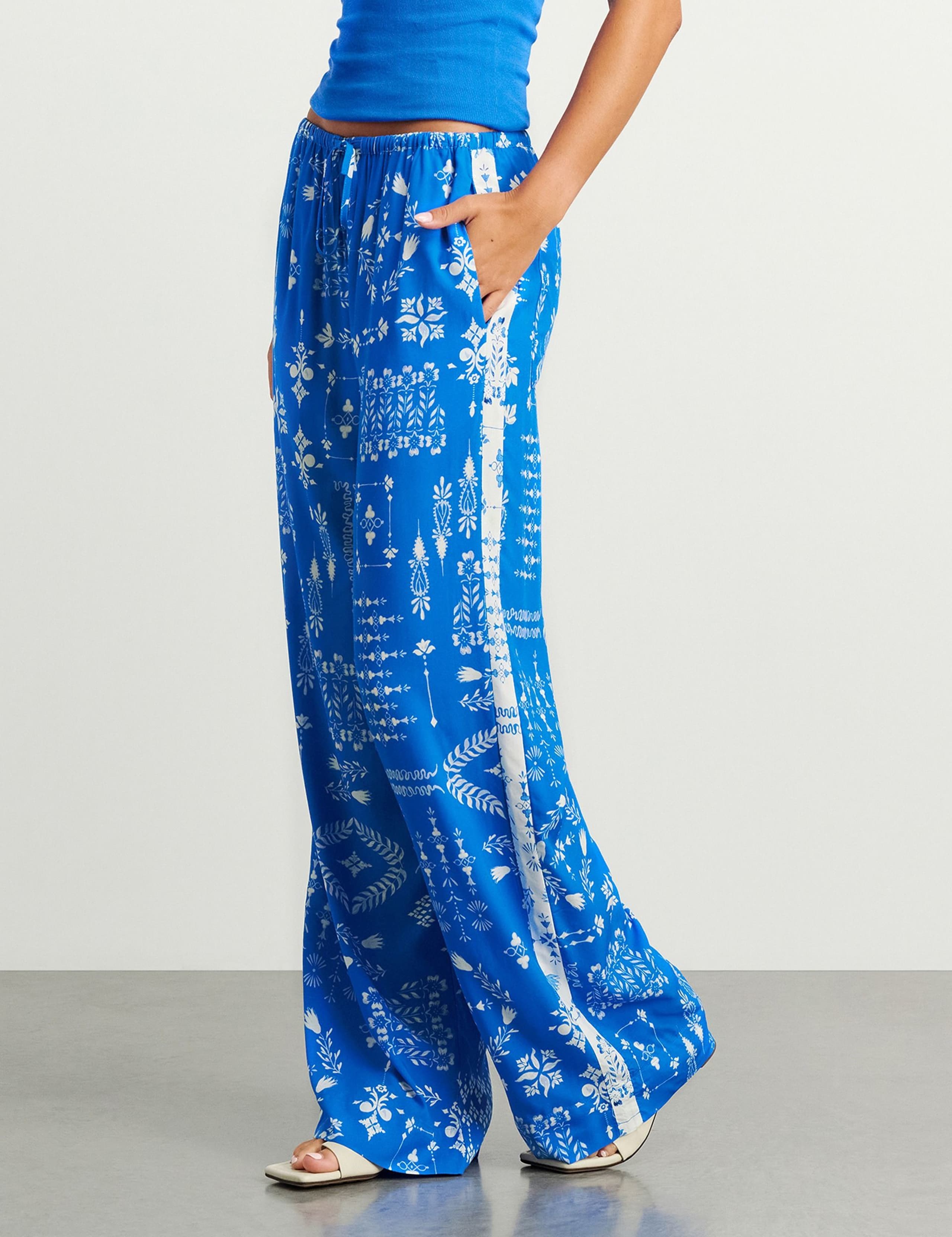 Printed Drawstring Trousers 3 of 6