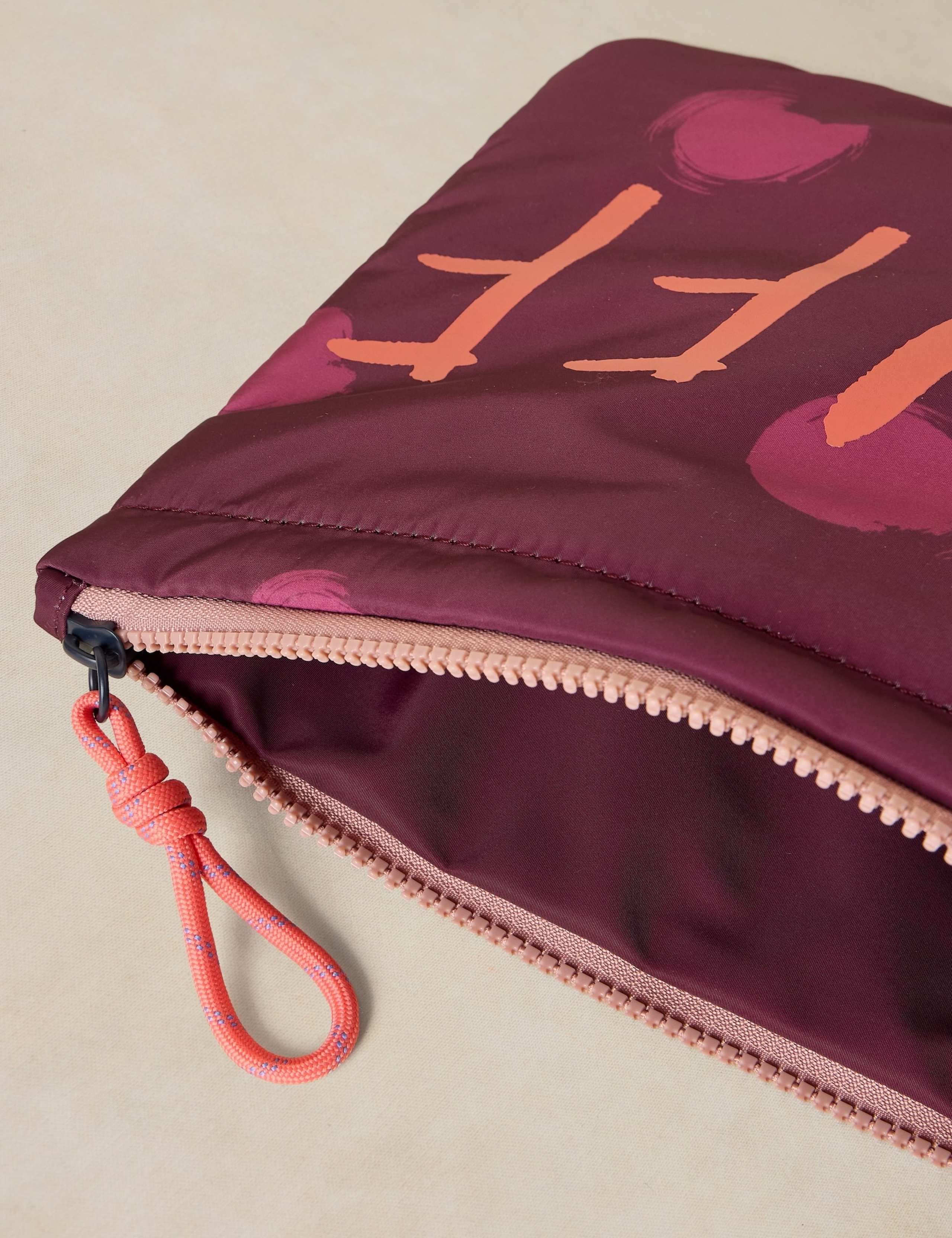 Printed 'Stuff' Zipped Pouch 4 of 4