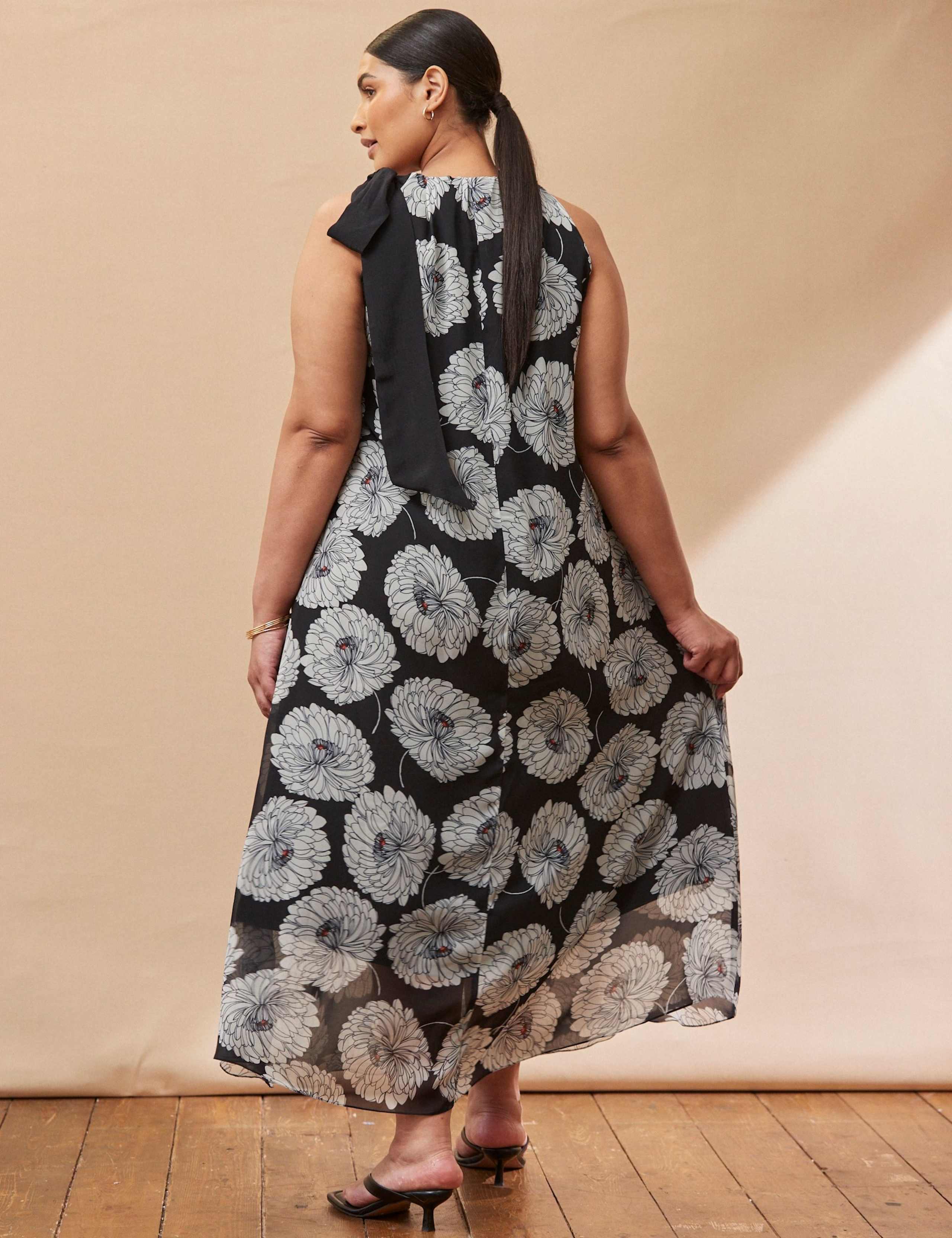 Floral Print Halter Neck Maxi Dress 4 of 5