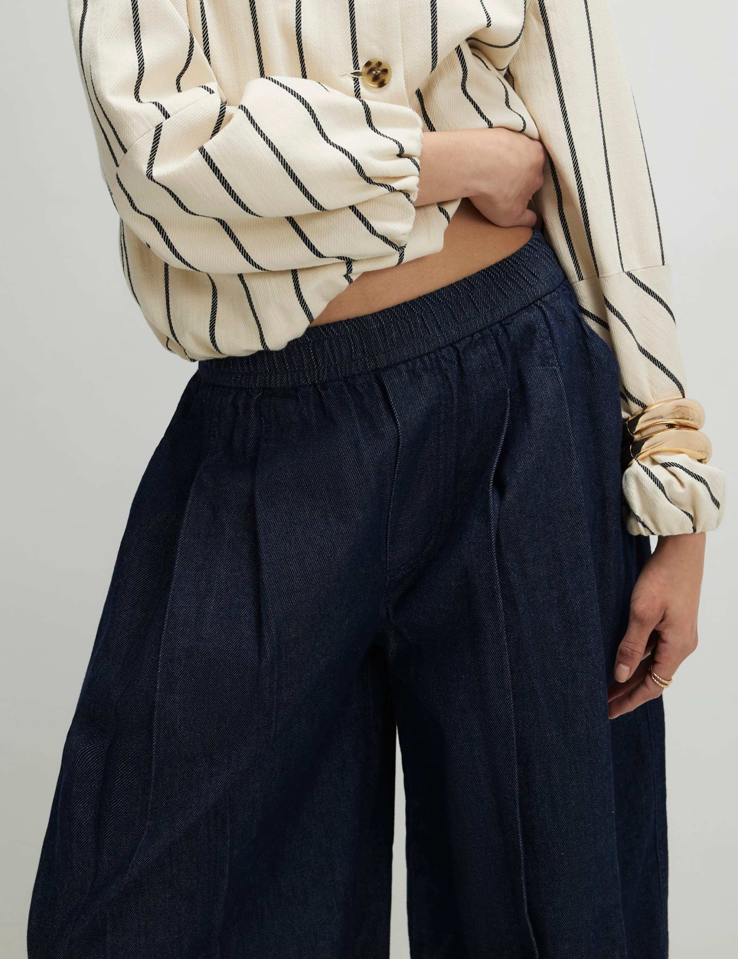 Pleated Barrel Jeans 4 of 4