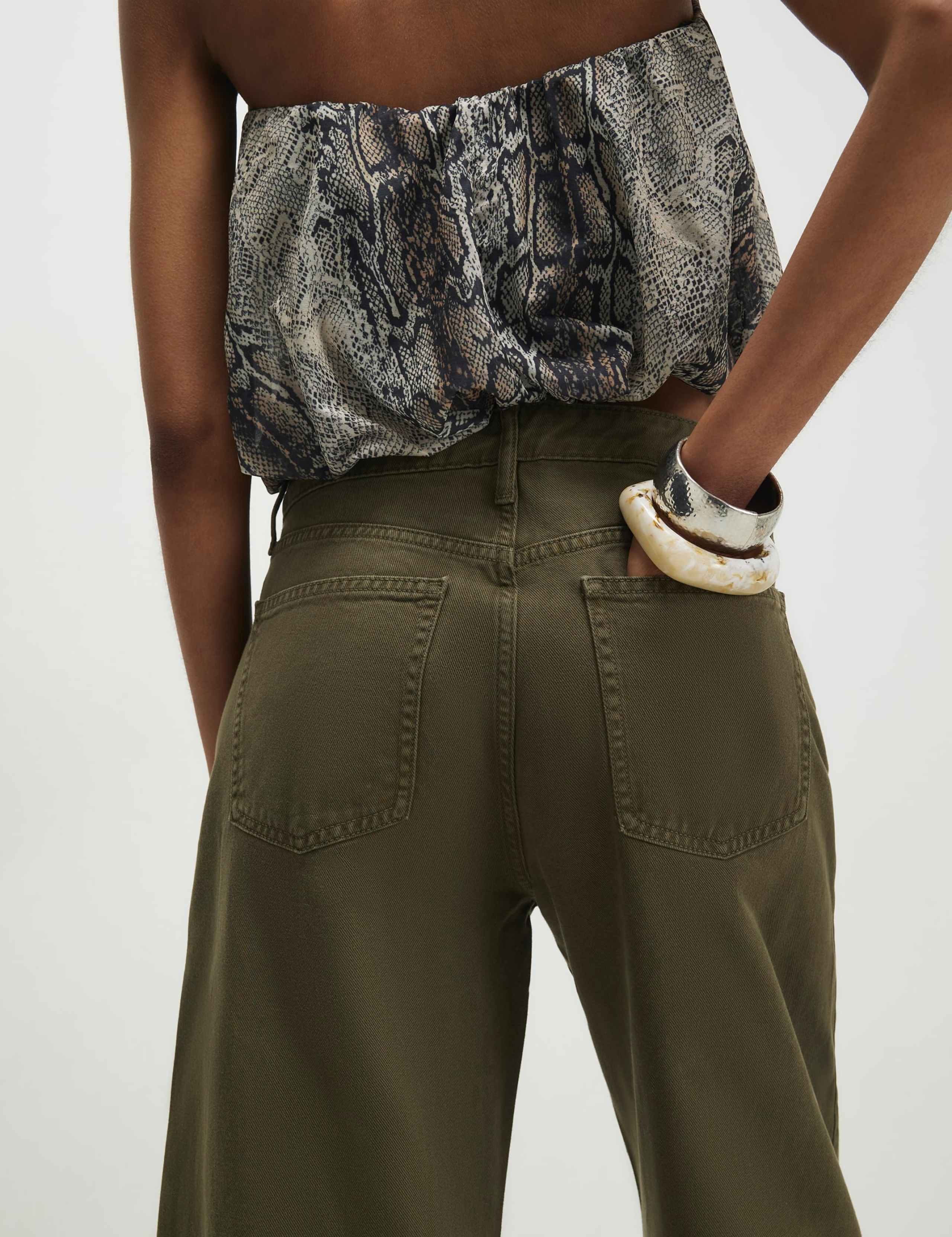 Mid Rise Raw Hem Barrel Jeans 3 of 4