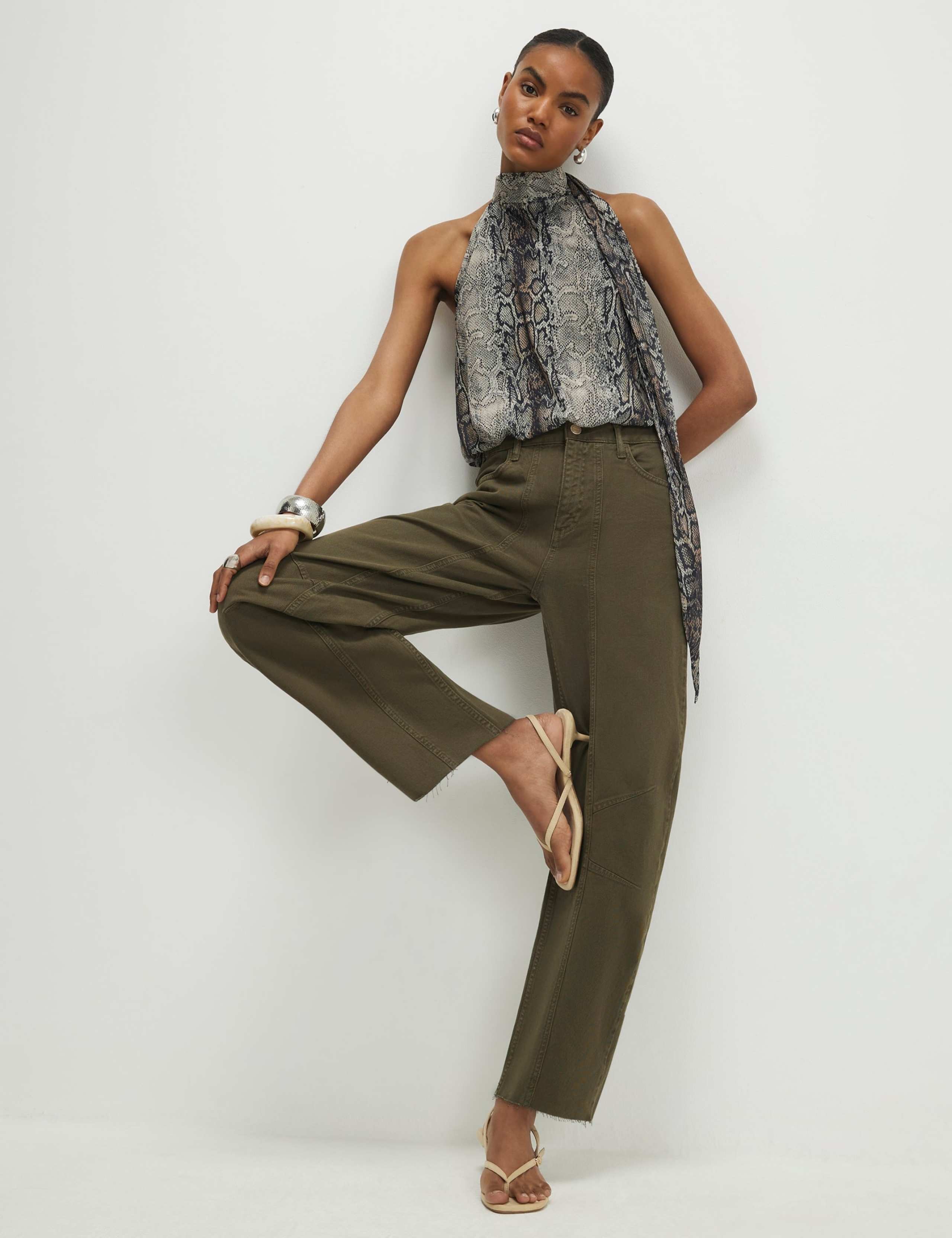 Mid Rise Raw Hem Barrel Jeans 4 of 4
