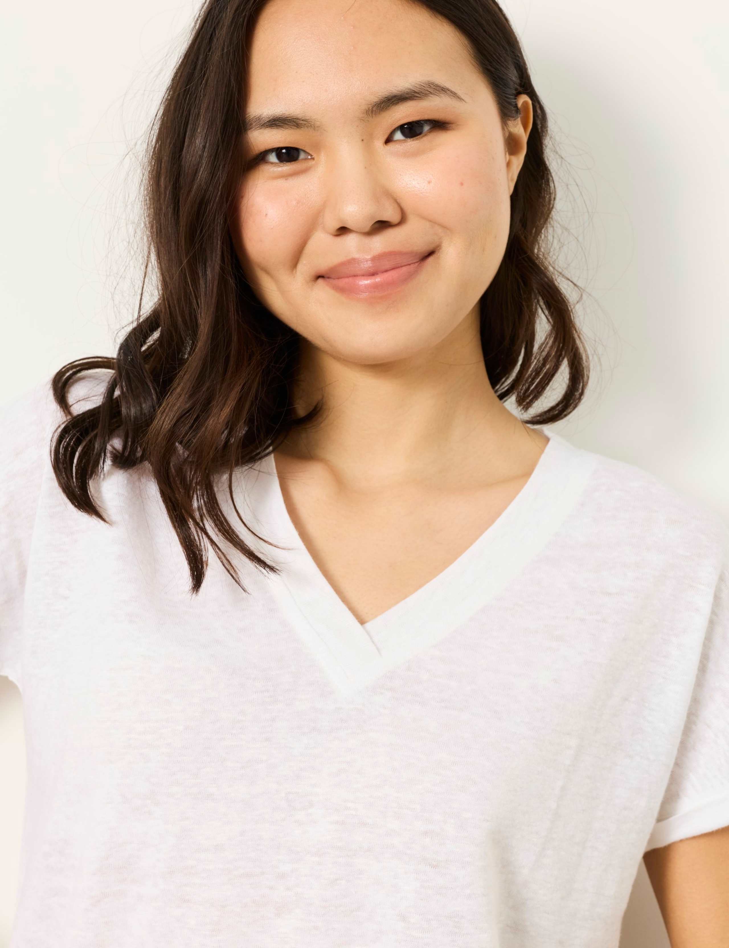 Pure Linen V-Neck T-Shirt 6 of 6