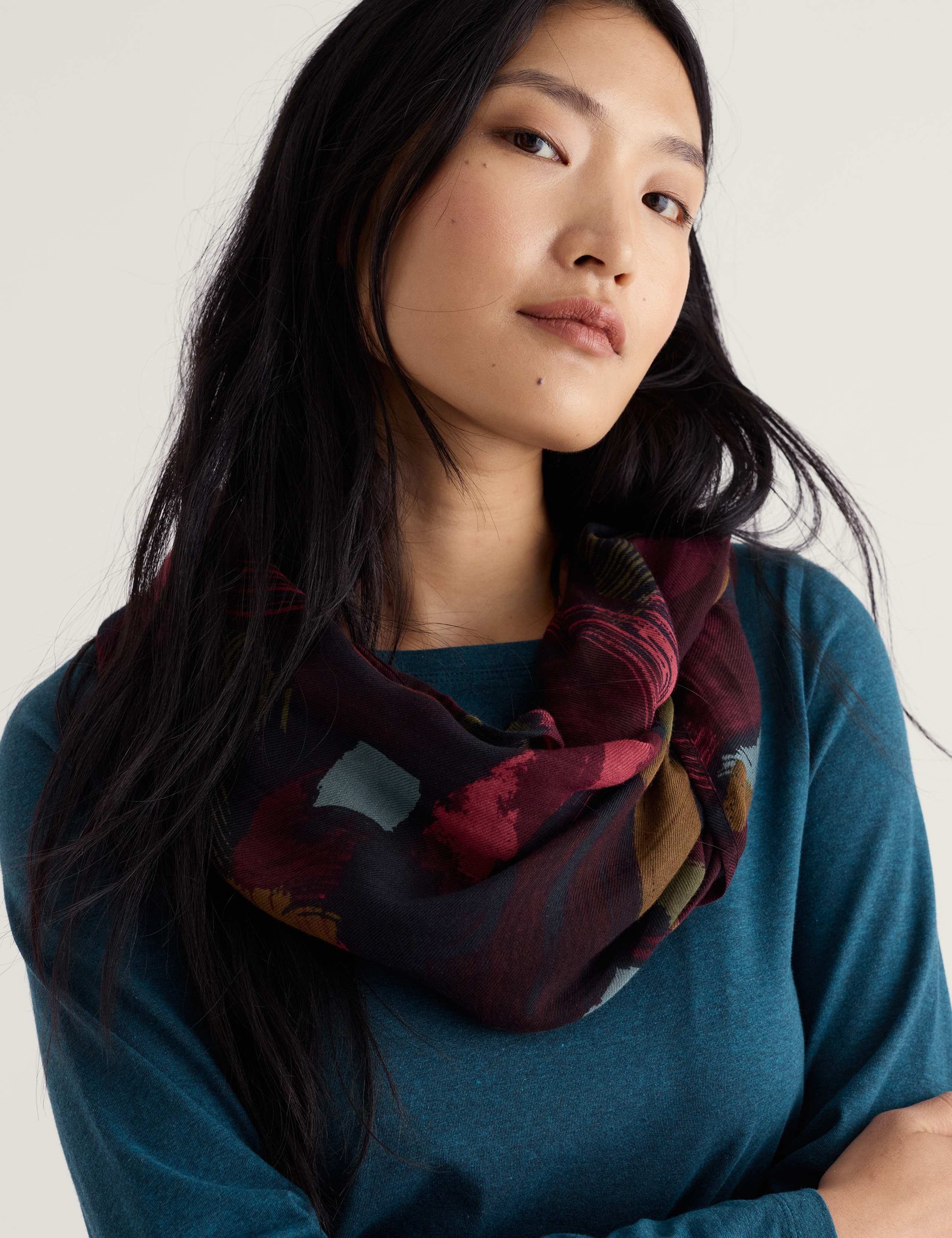 Modal Rich Woven Geometric Snood 4 of 4