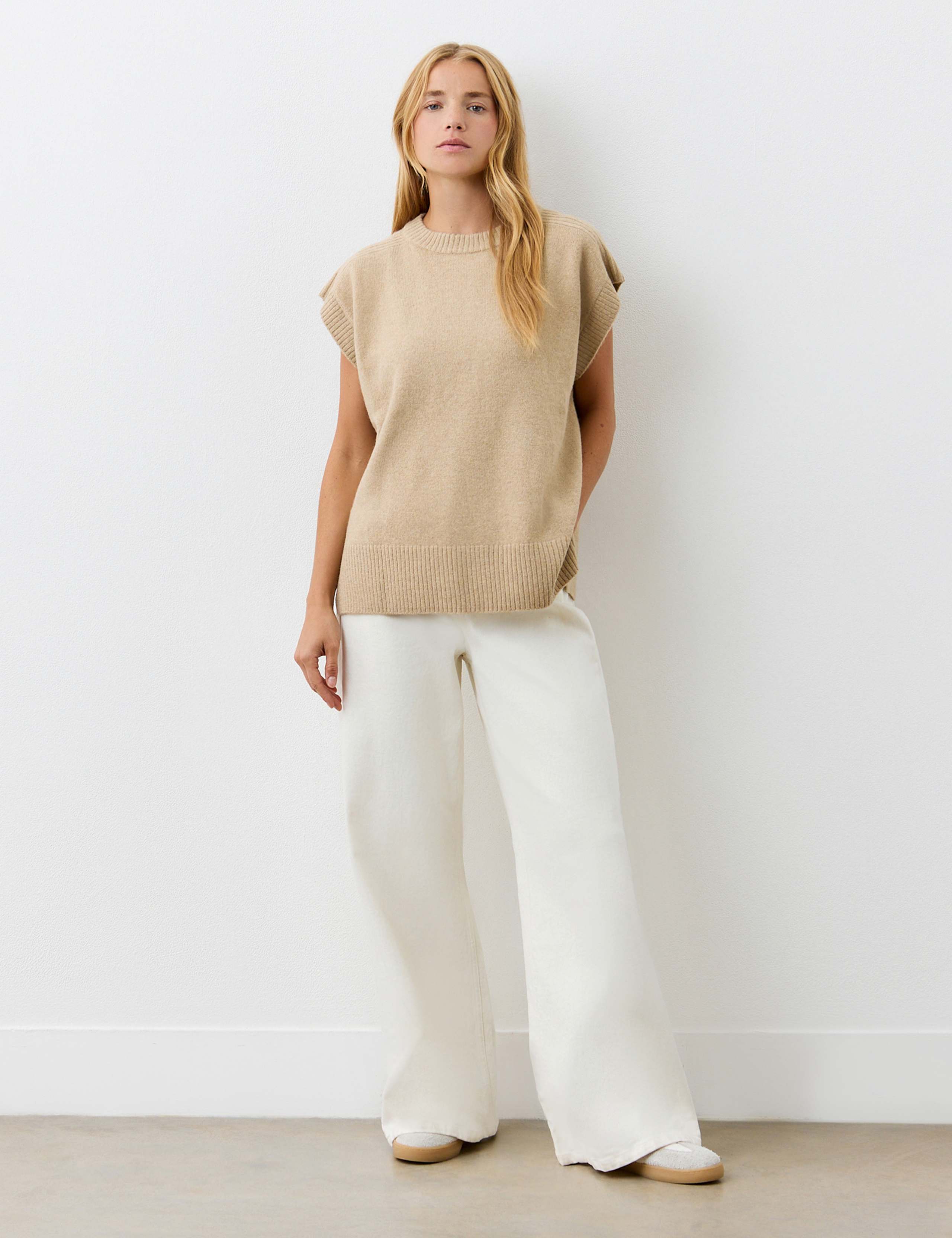 Crew Neck Split Hem Knitted Vest with Wool 2 of 4