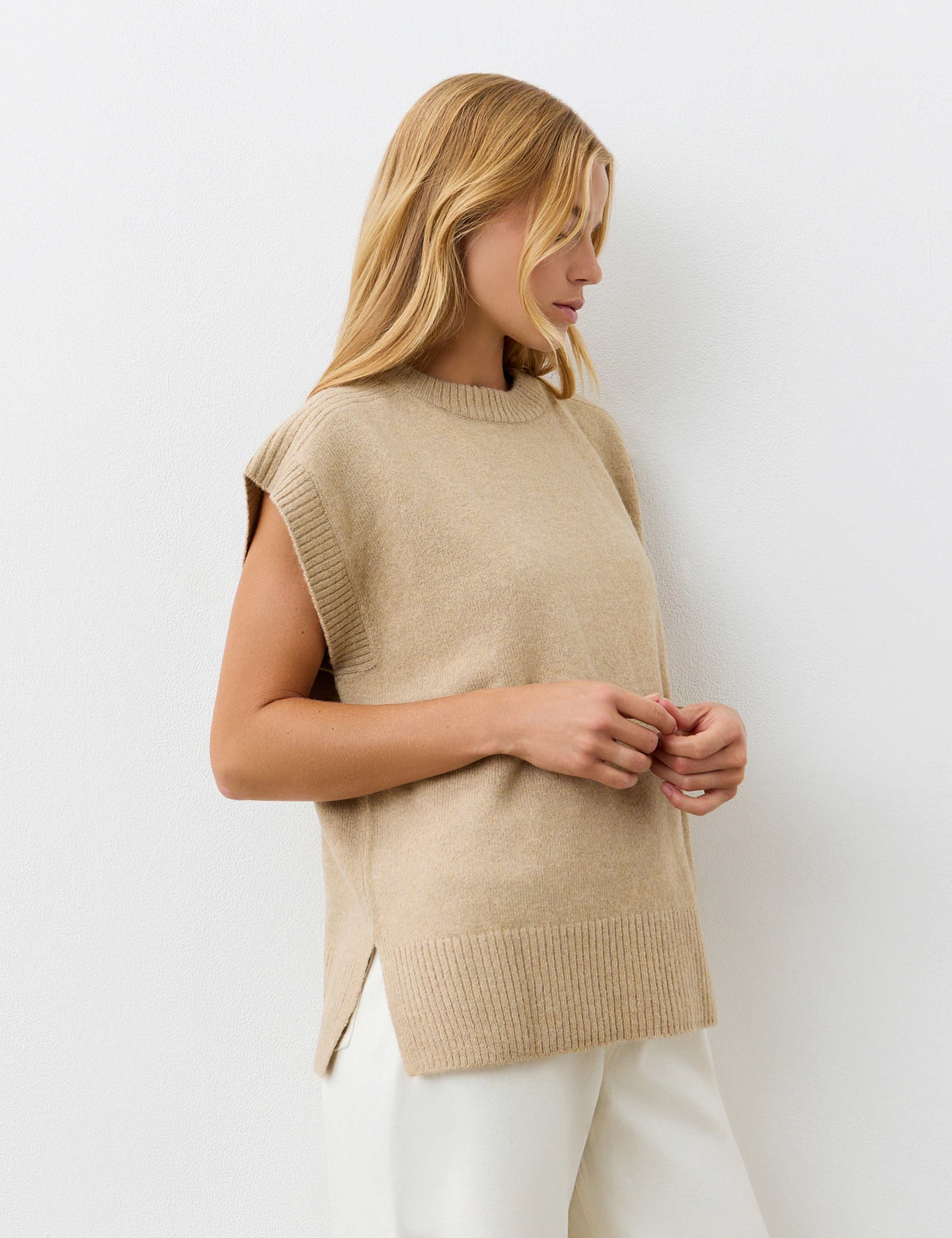 Crew Neck Split Hem Knitted Vest with Wool 3 of 4