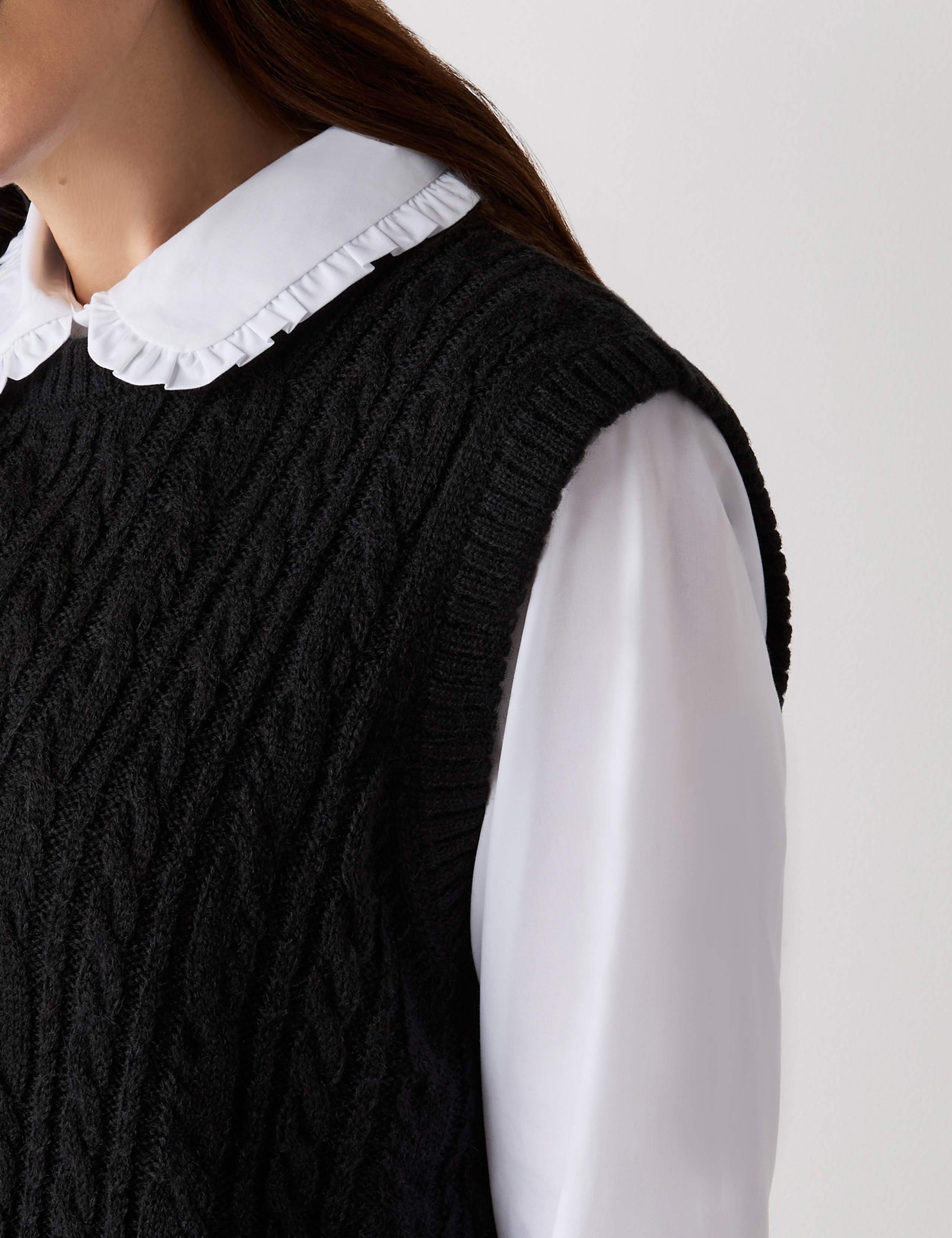 Cable Knit Crew Neck Split Hem Knitted Vest 3 of 4