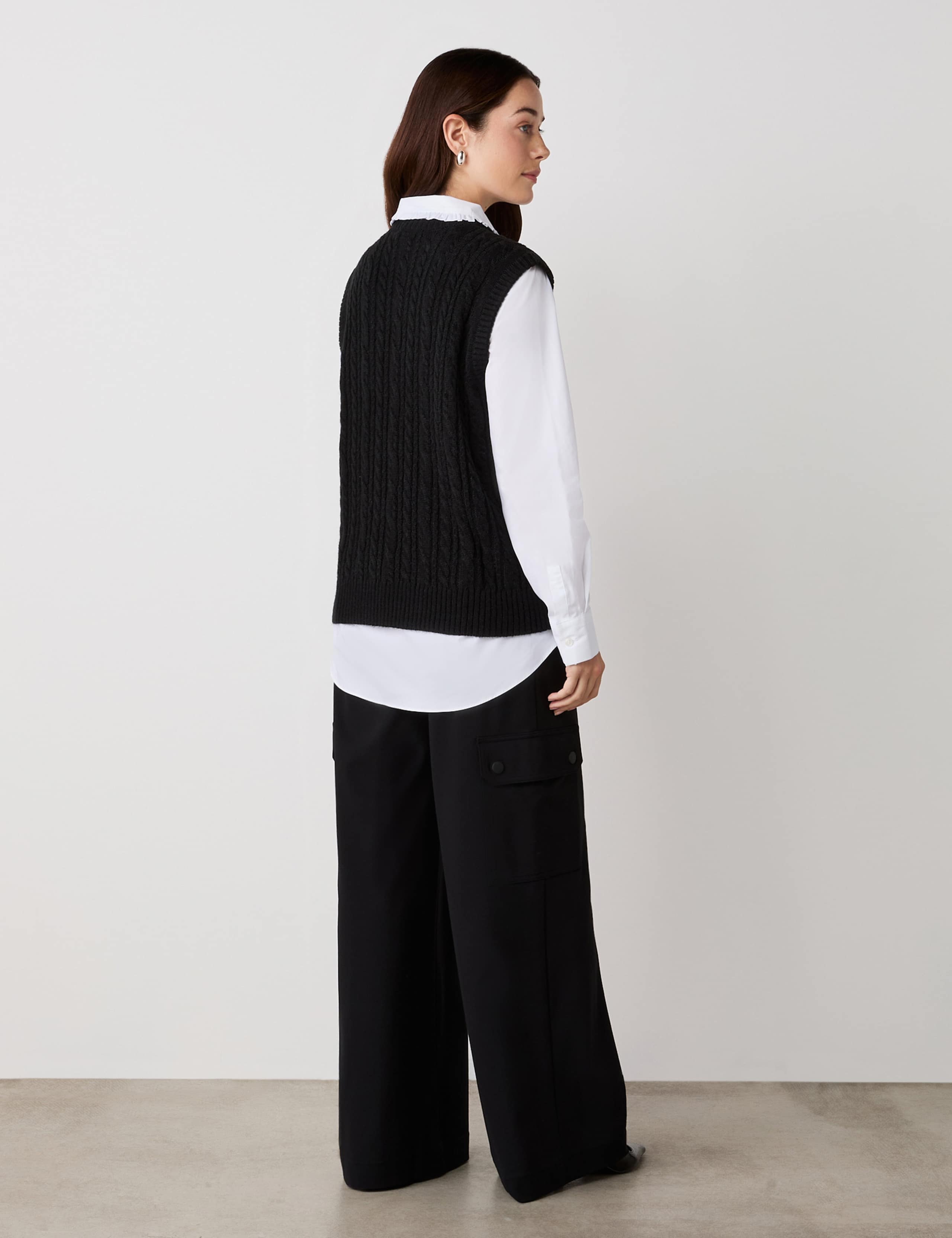 Cable Knit Crew Neck Split Hem Knitted Vest 4 of 4