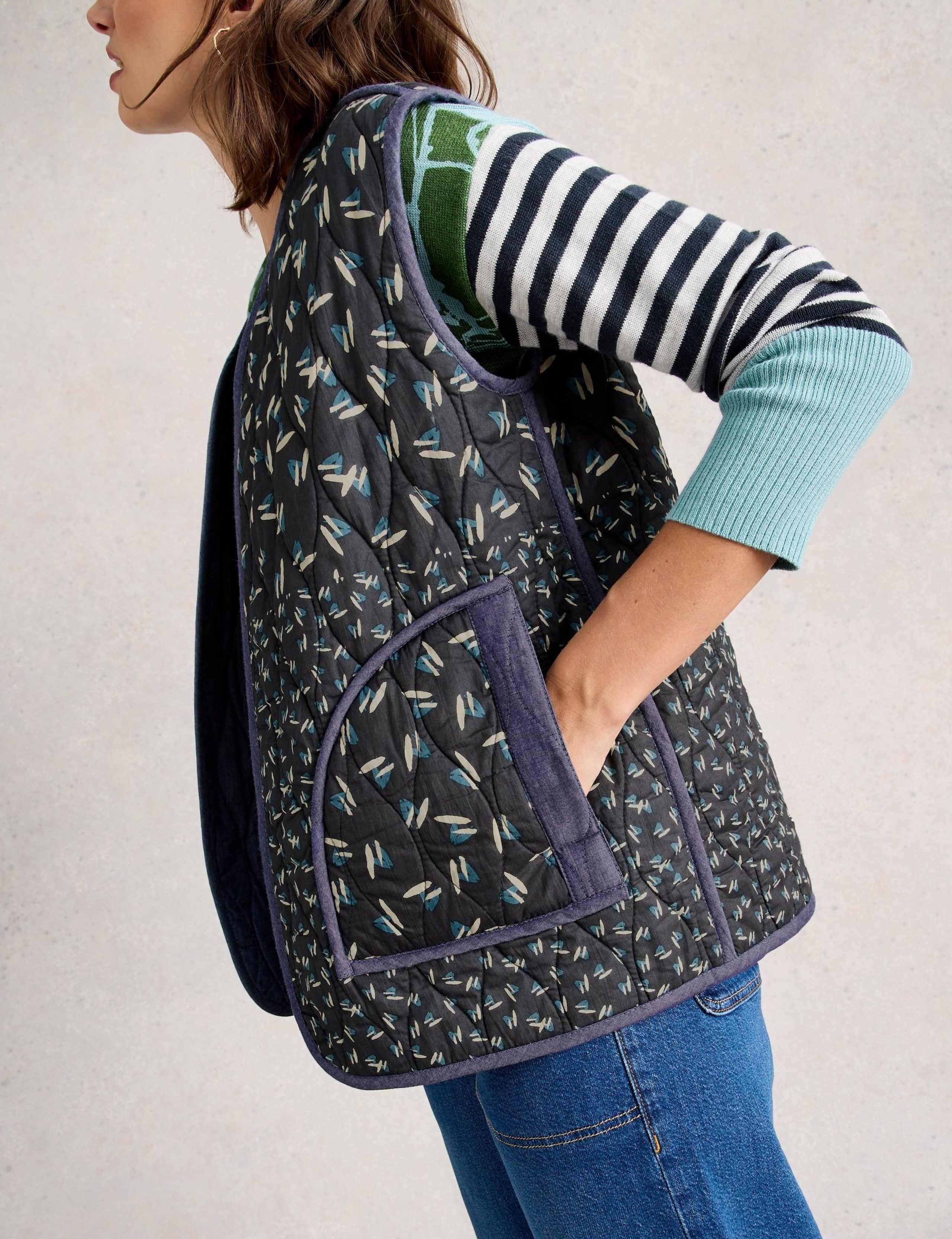 Reversible Printed Gilet 3 of 7