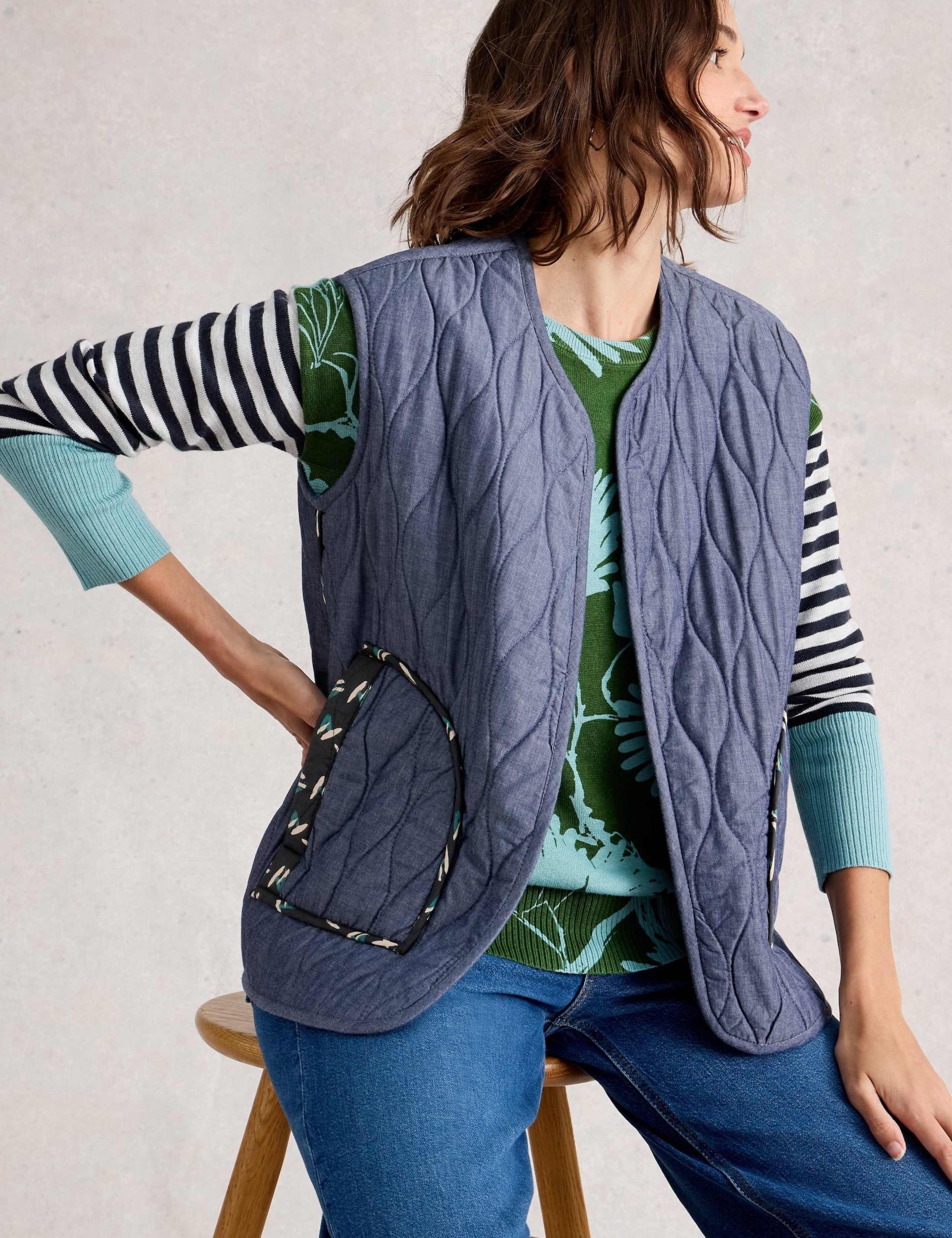 Reversible Printed Gilet 5 of 7