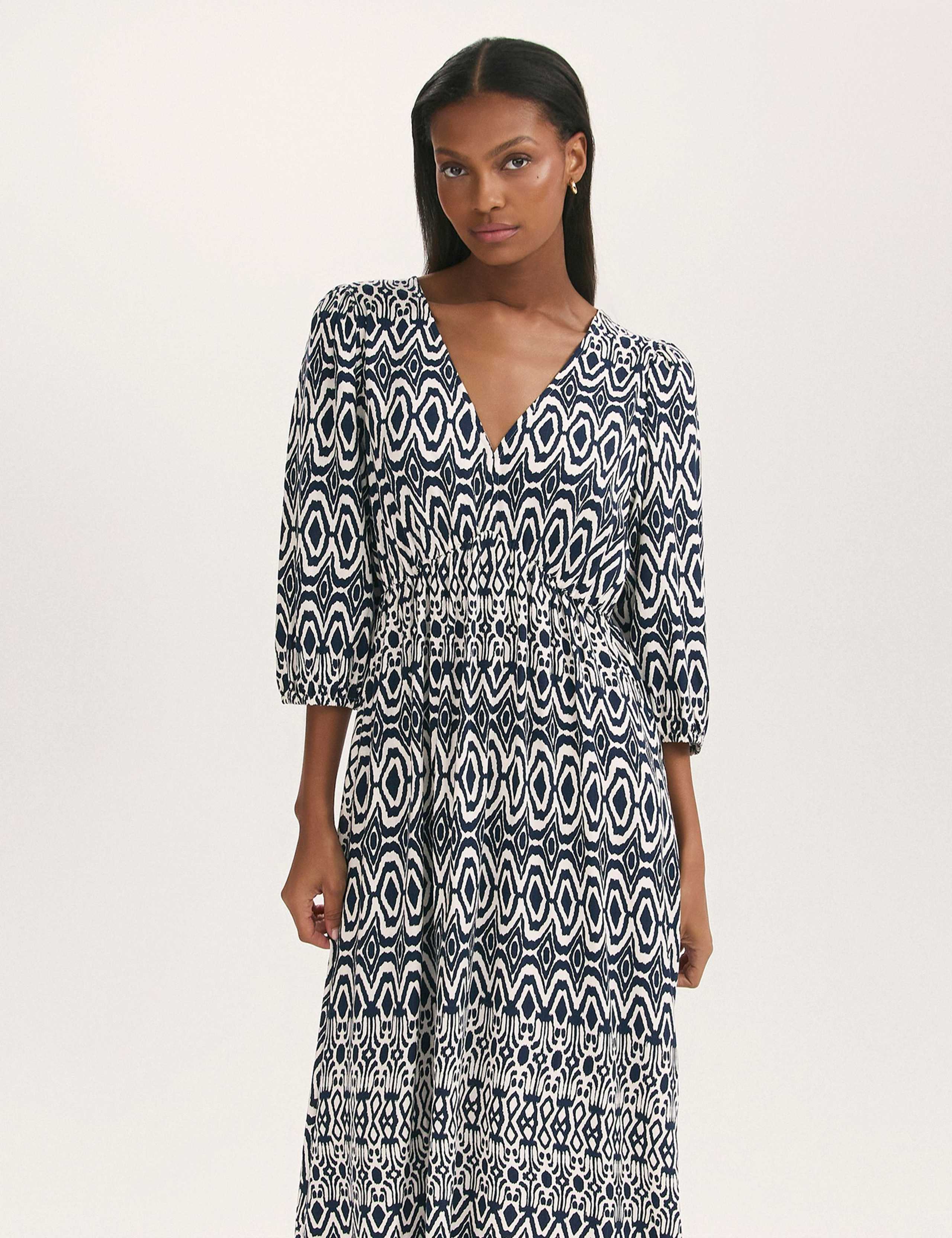 Printed V-Neck Midaxi Waisted Dress 3 of 4