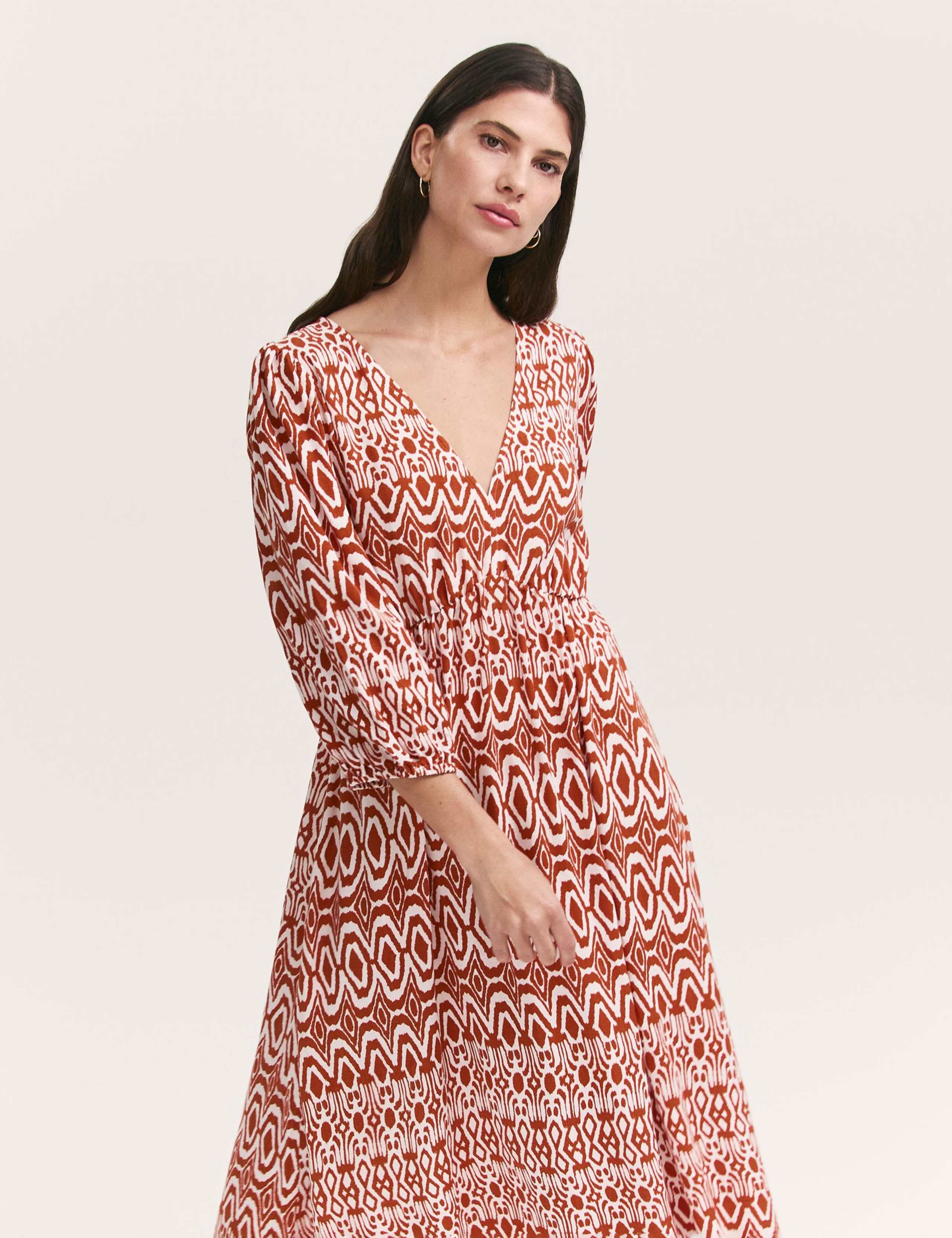 Printed V-Neck Midaxi Waisted Dress 3 of 4