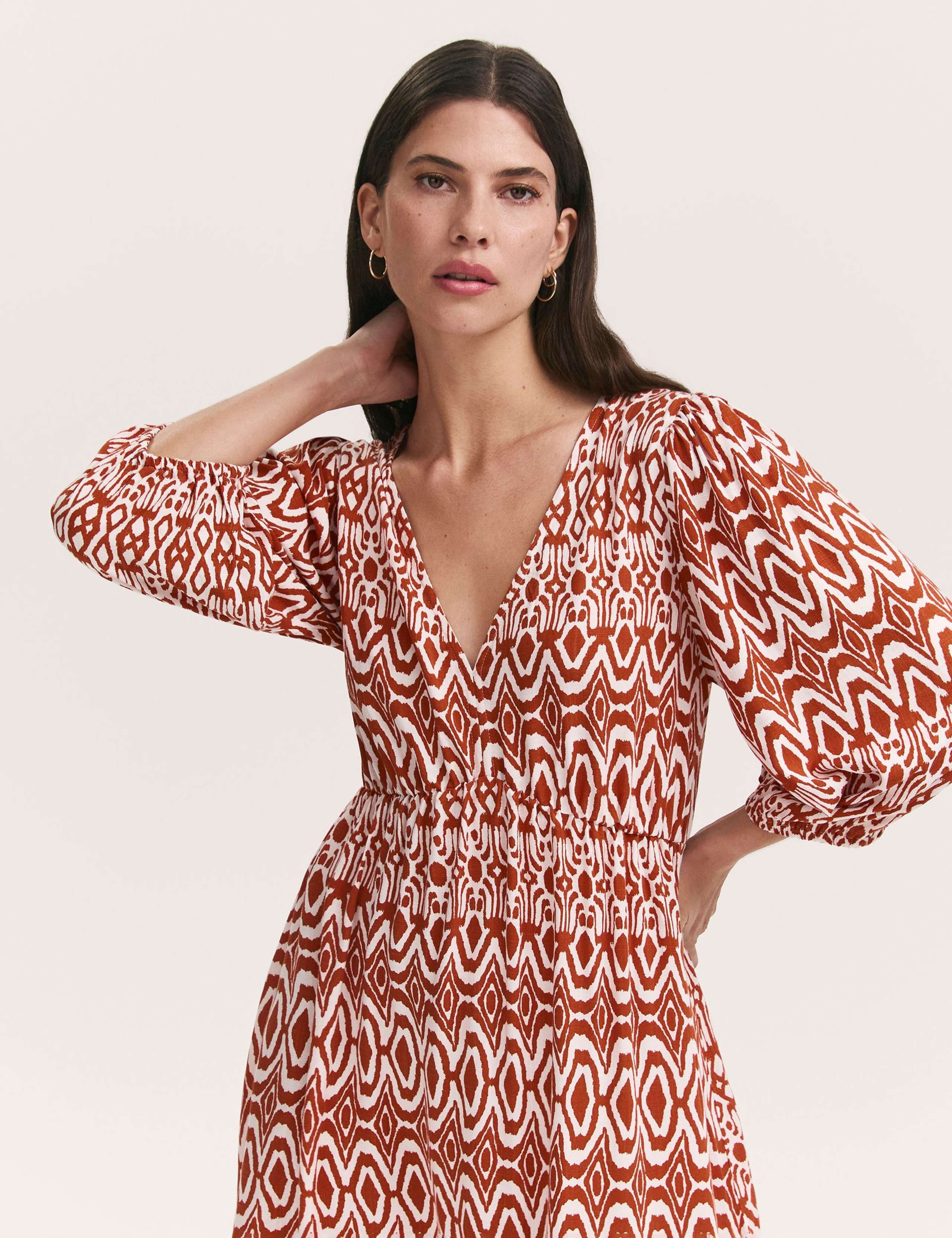 Printed V-Neck Midaxi Waisted Dress 4 of 4