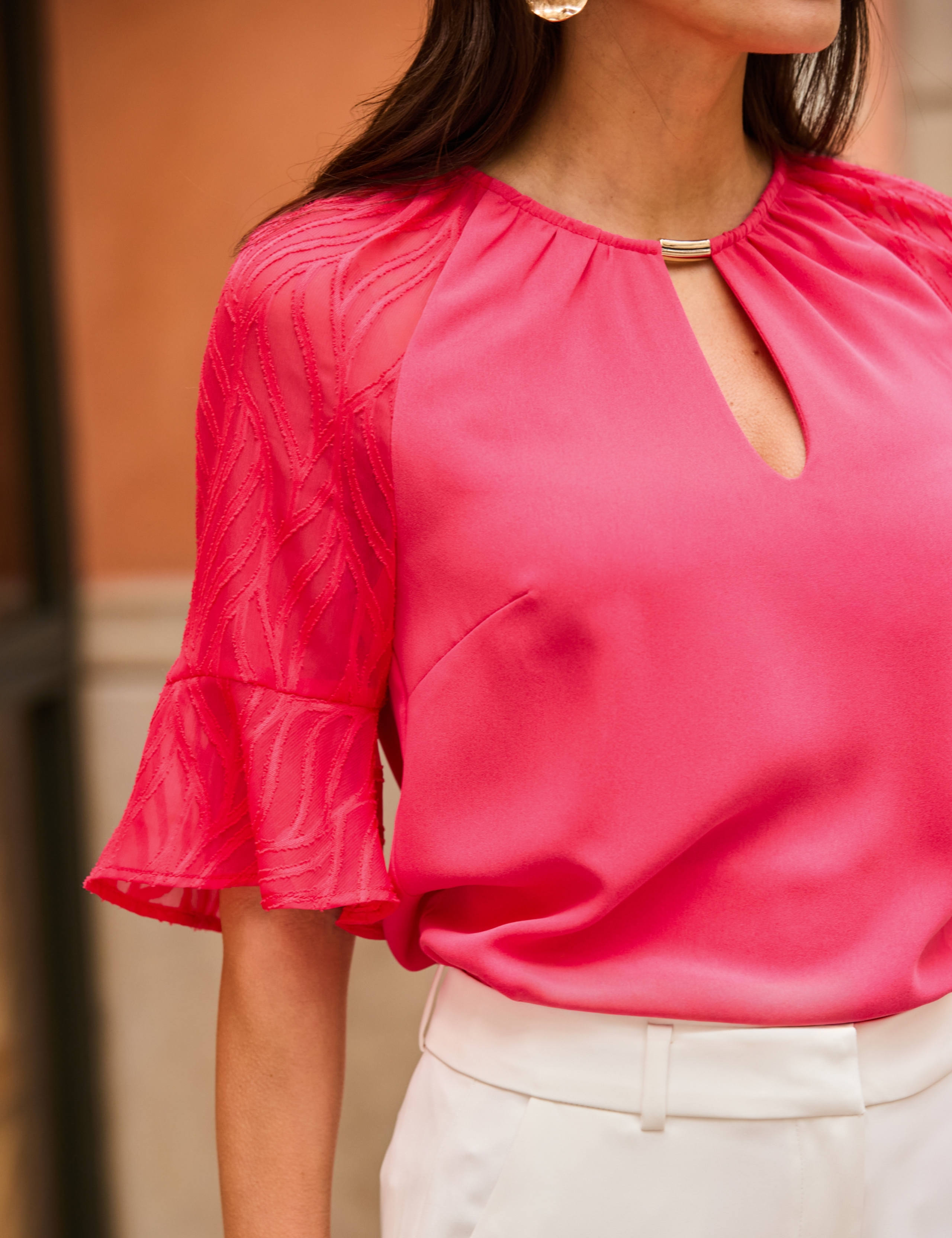Textured Keyhole Detail Top 4 of 7
