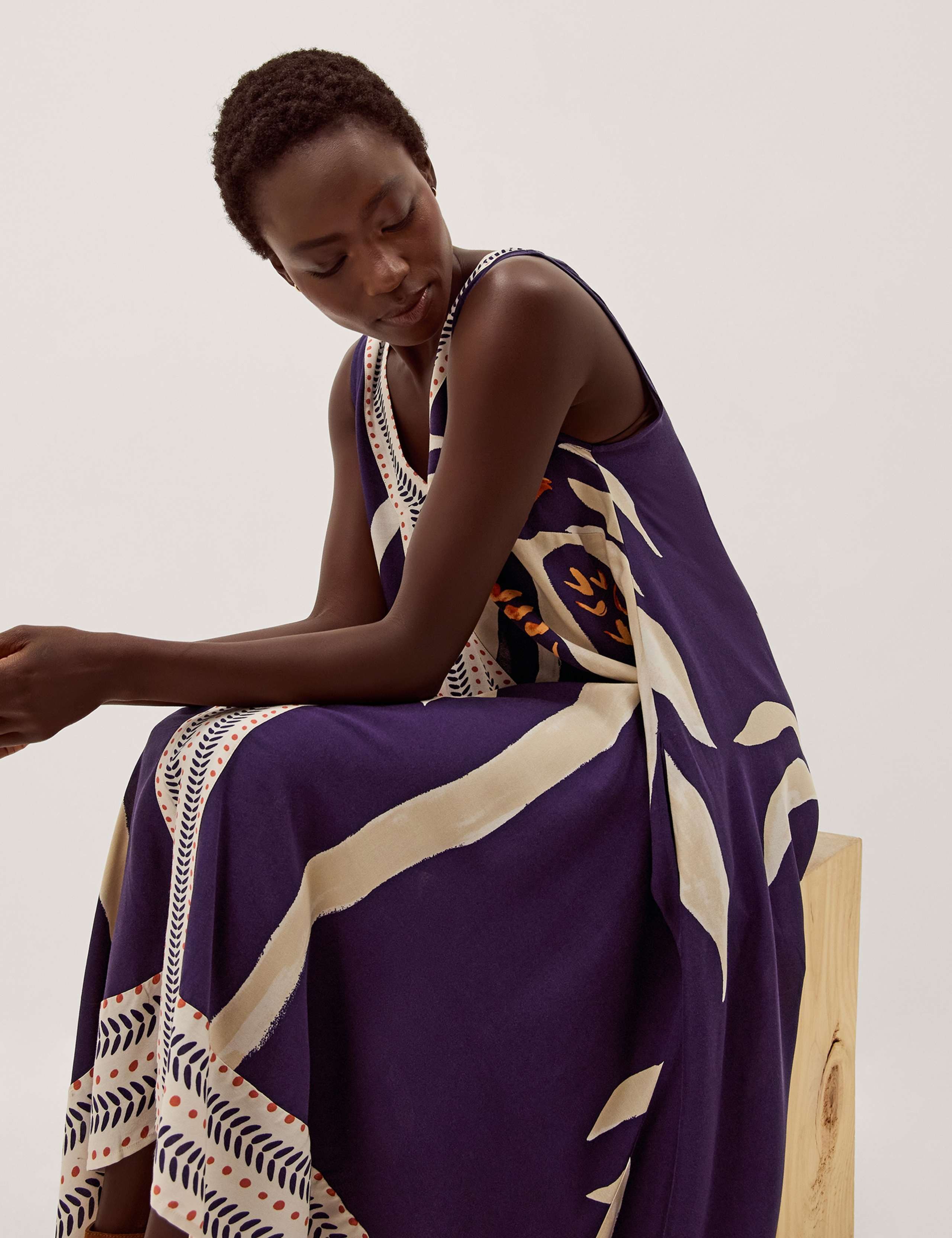 Printed V-Neck Midi Kaftan Dress 4 of 5