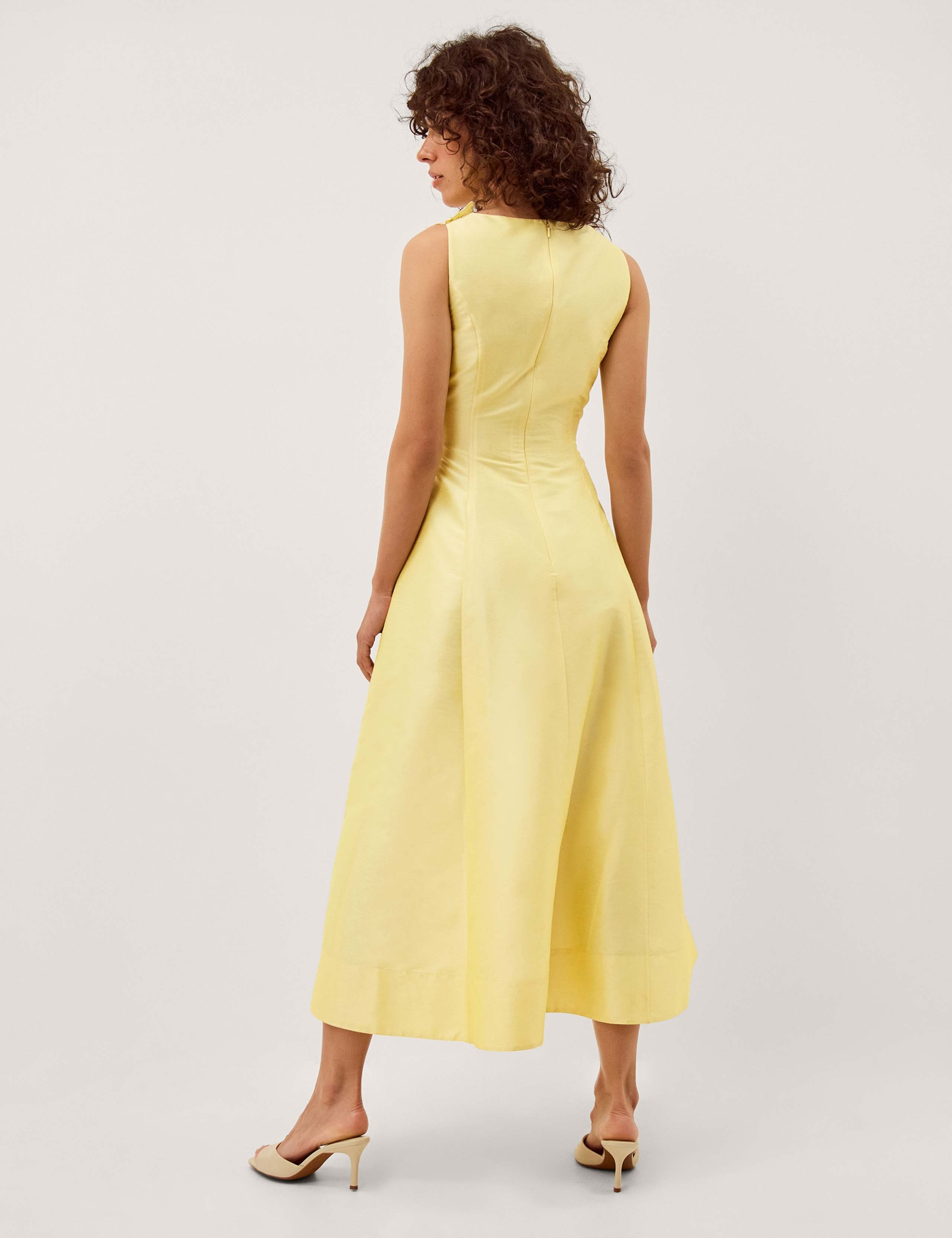 Embroidered Scoop Neck Midaxi Tea Dress 4 of 5