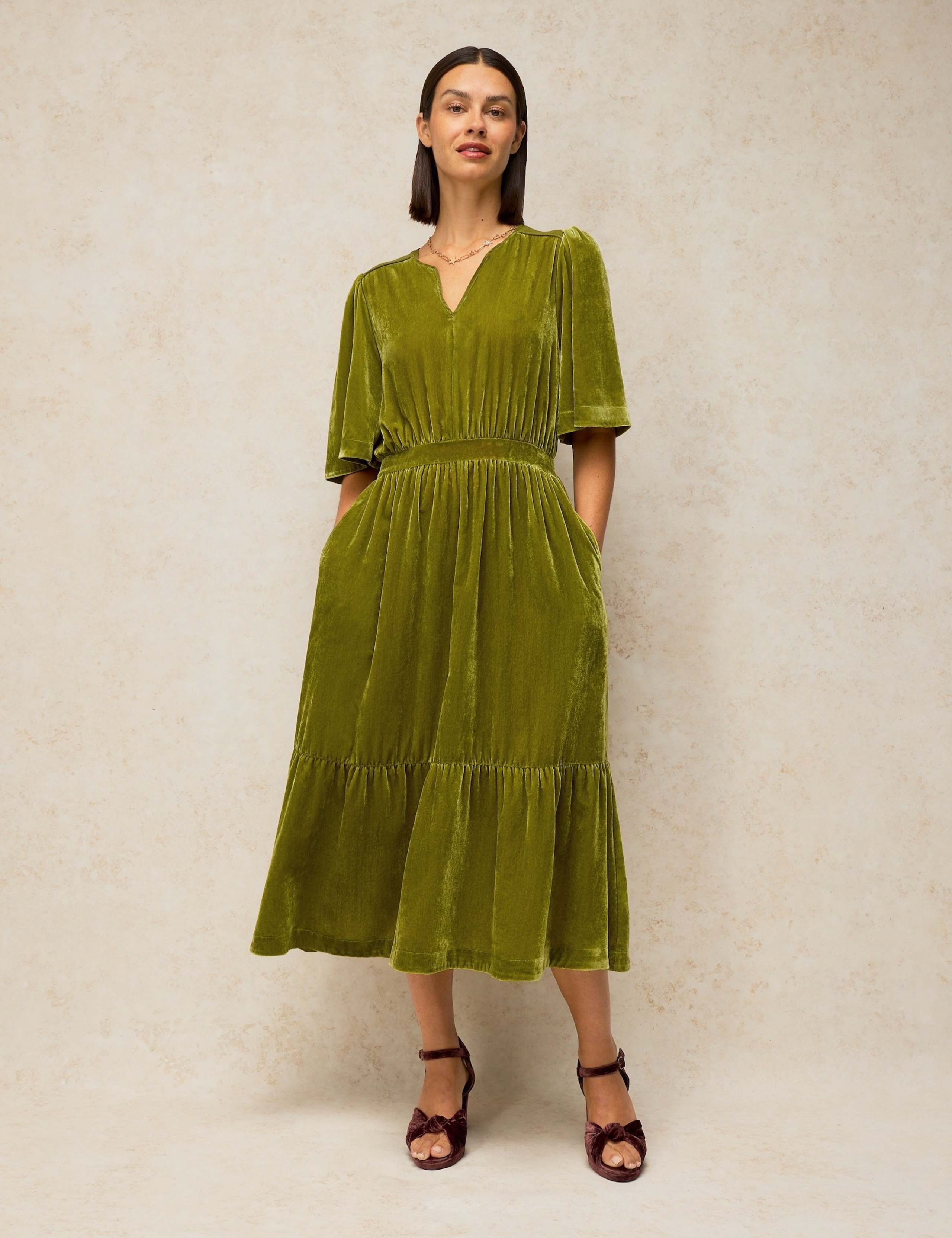 Nova Velvet Notch Neck Midi Dress 3 of 7