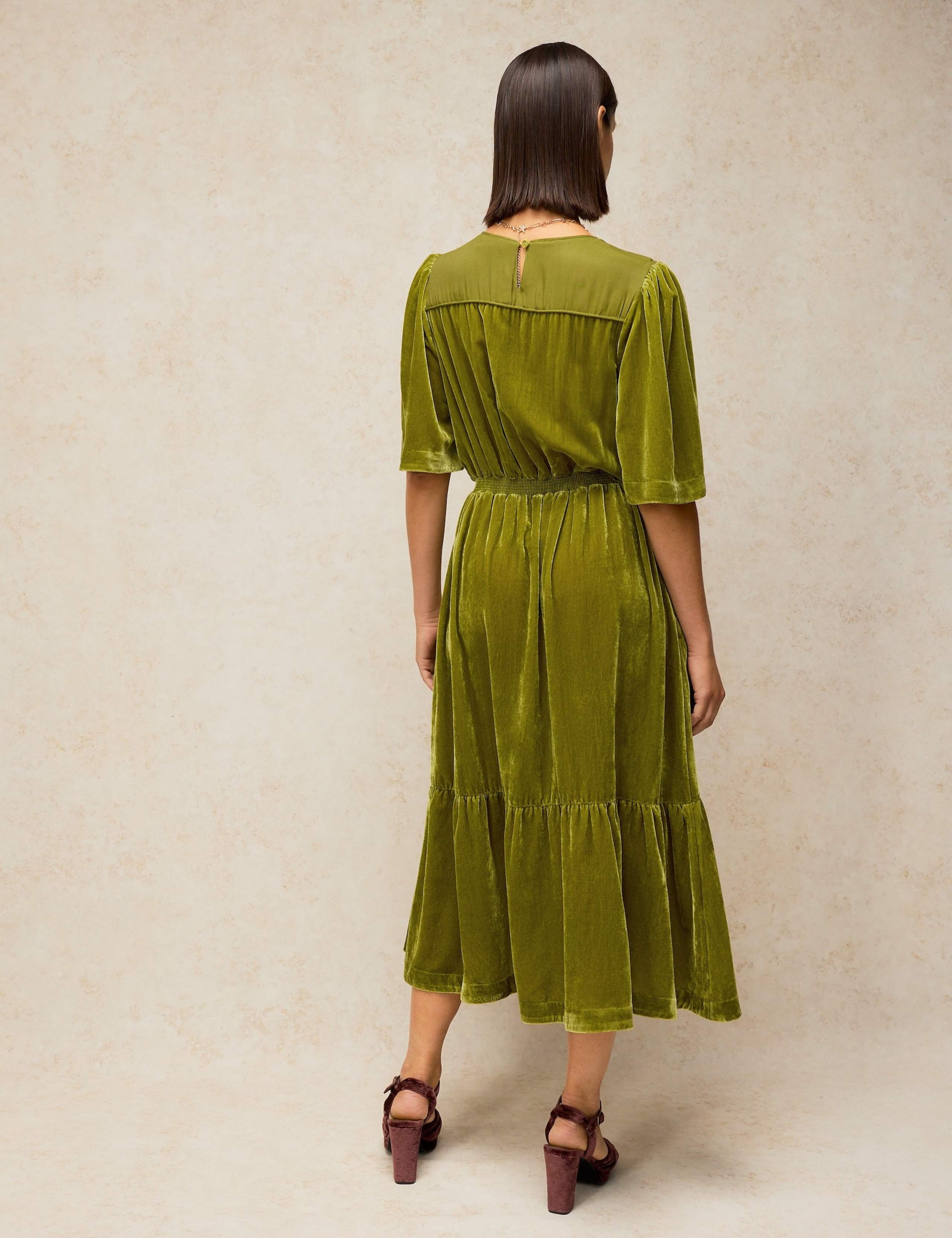 Nova Velvet Notch Neck Midi Dress 4 of 7