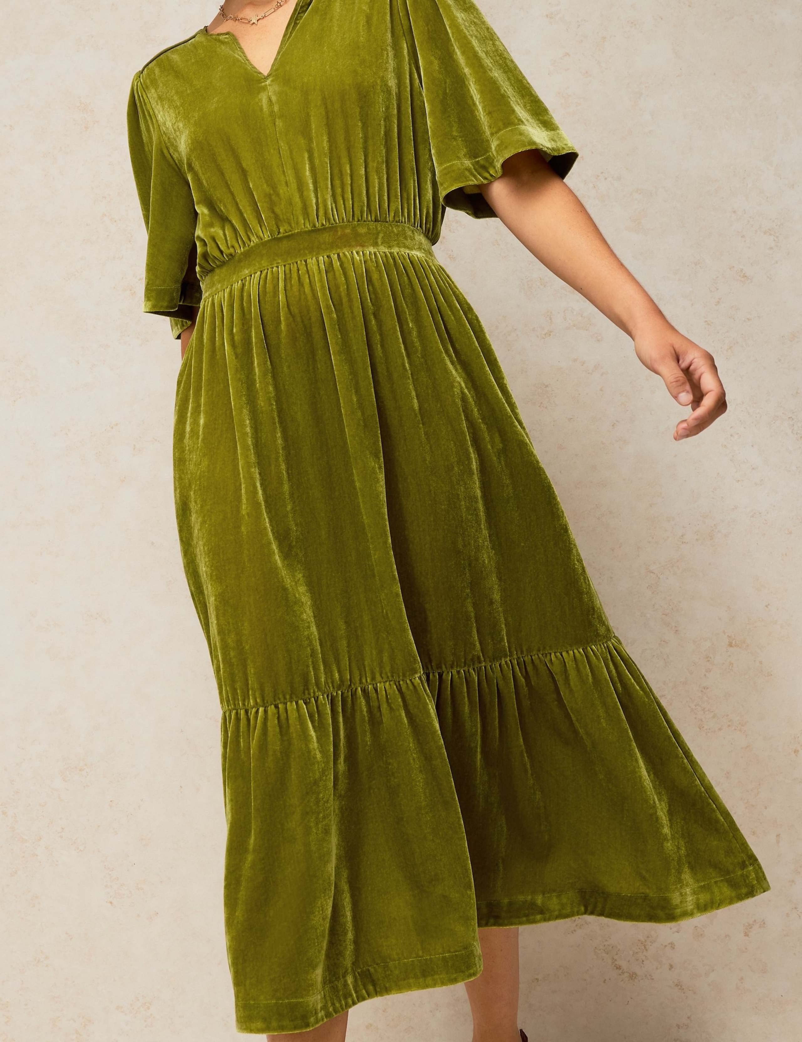 Nova Velvet Notch Neck Midi Dress 5 of 7