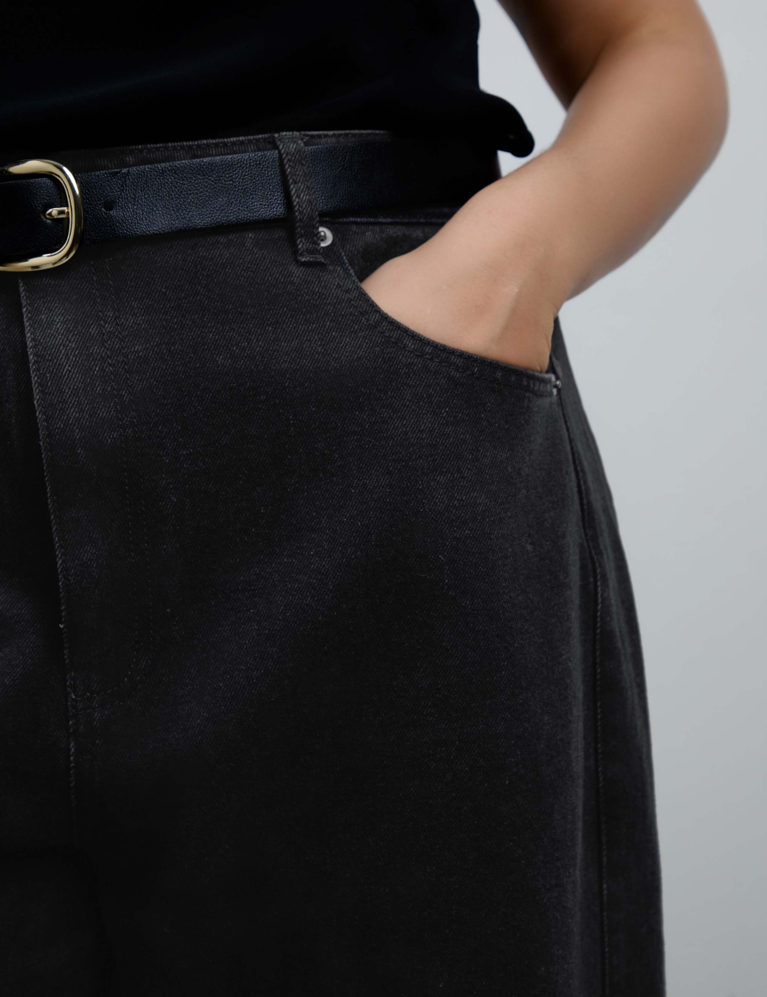 Curve Cotton Rich Barrel Leg Jeans 4 of 5