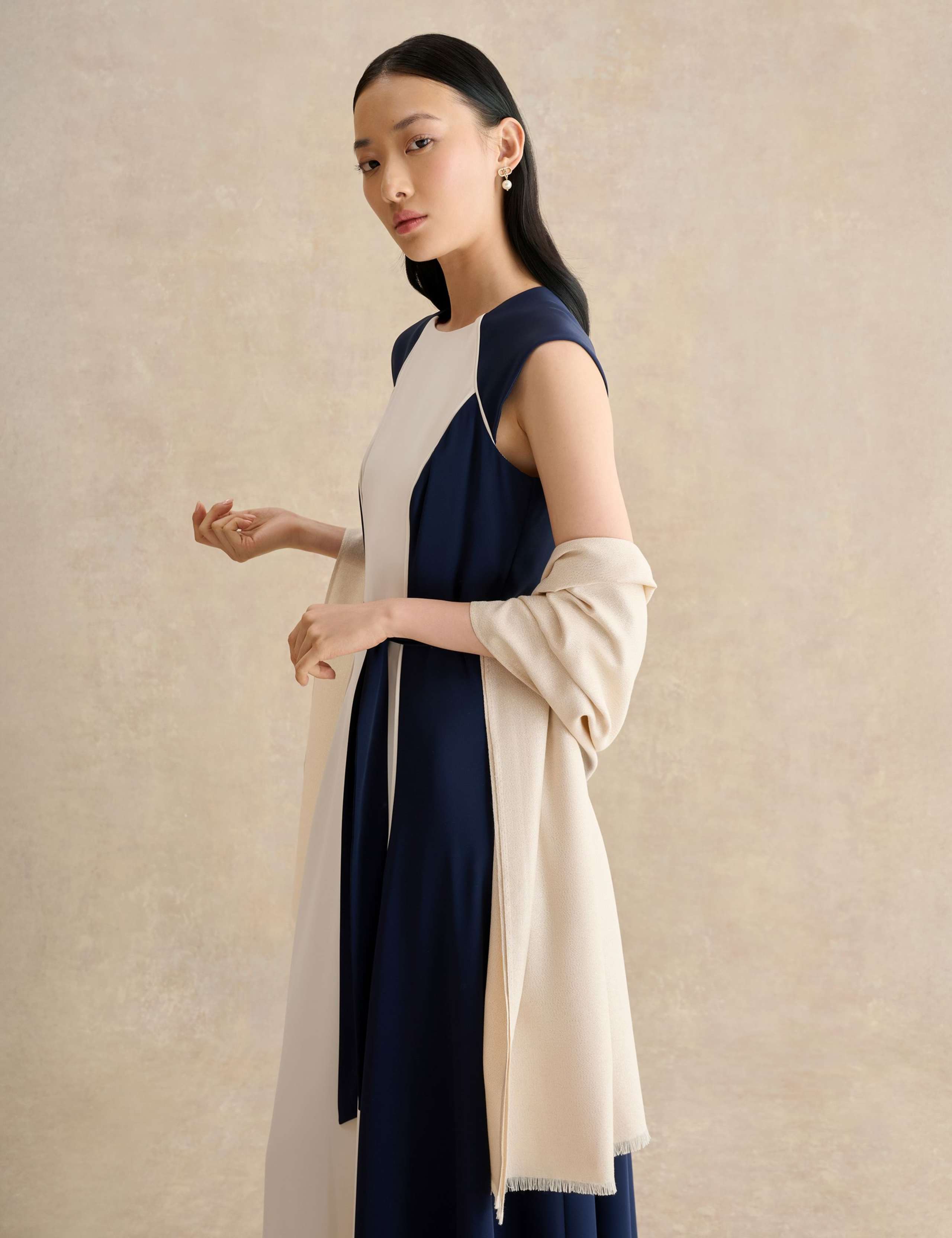 Woven Sparkle Fringed Scarf 2 of 4