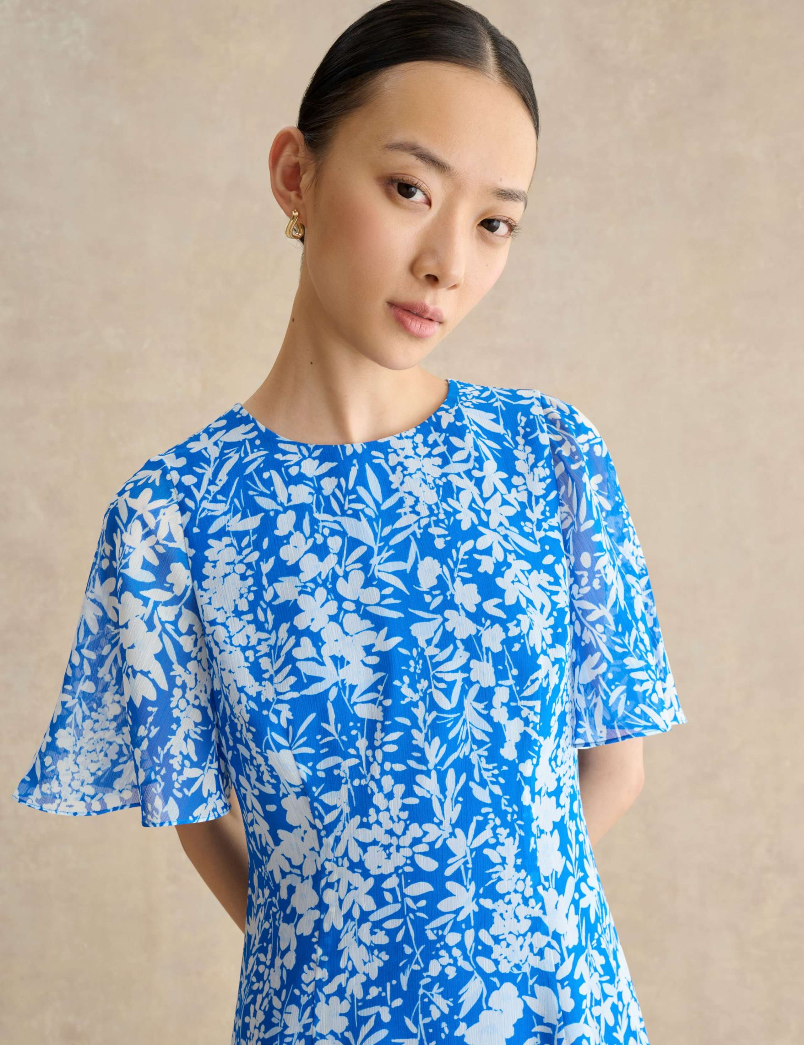 Floral Round Neck Mini Shift Dress 5 of 5