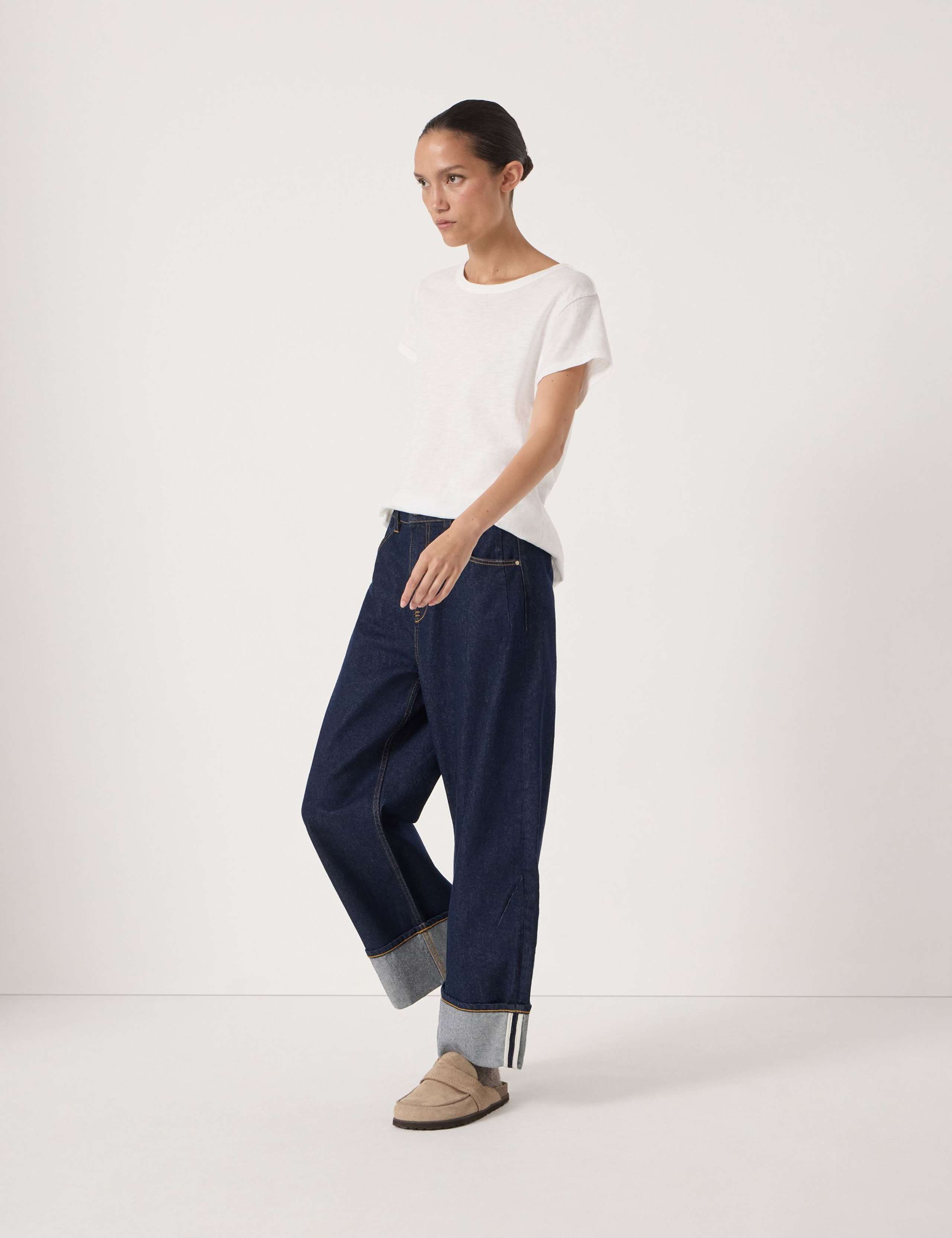 Mid Rise Barrel Leg Turn Up Jeans 4 of 7