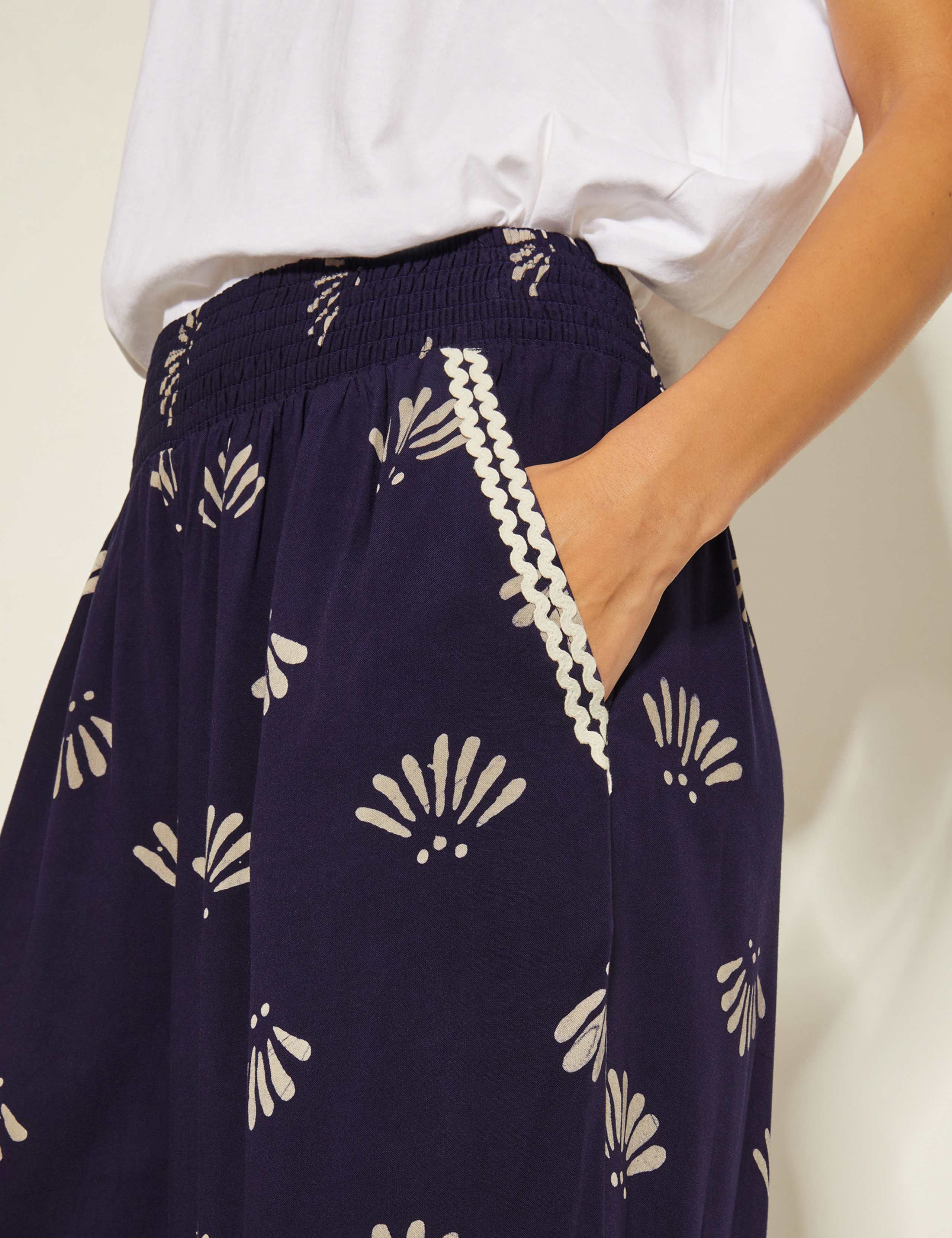 Elasticated Waist Straight Leg Trousers 3 of 4