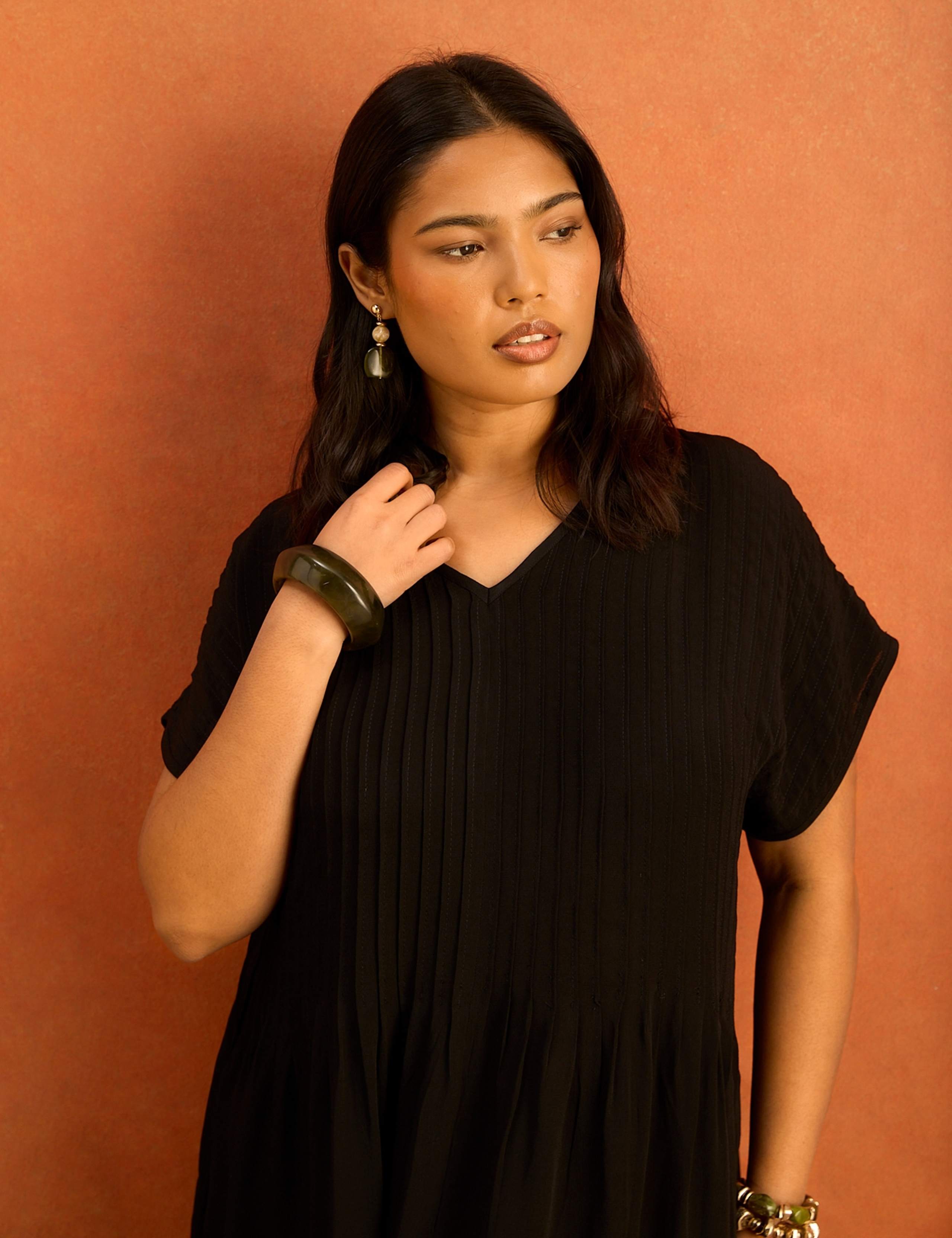 V-Neck Pleated Midaxi Smock Dress 4 of 6