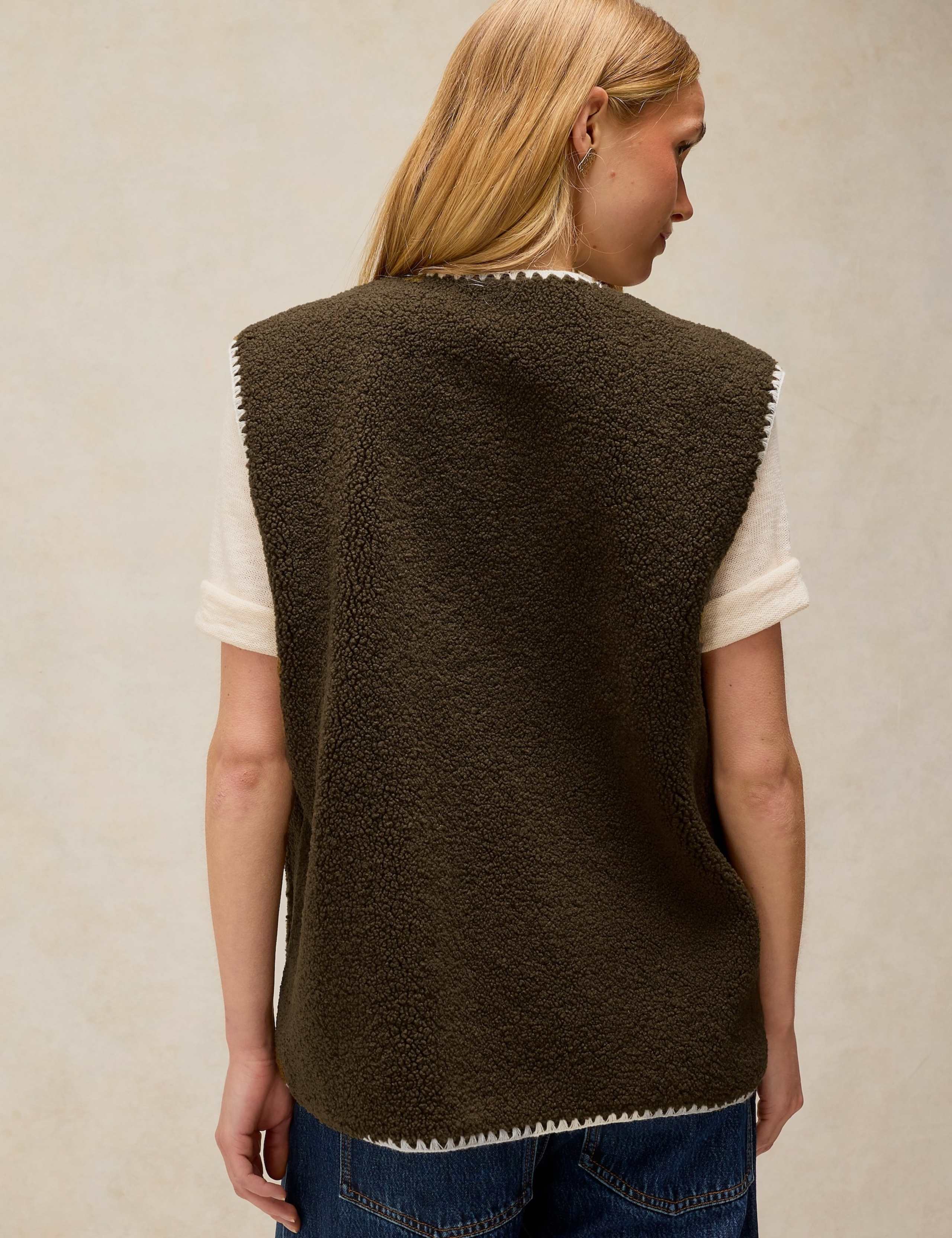 Borg Stitch Detail Gilet 3 of 6
