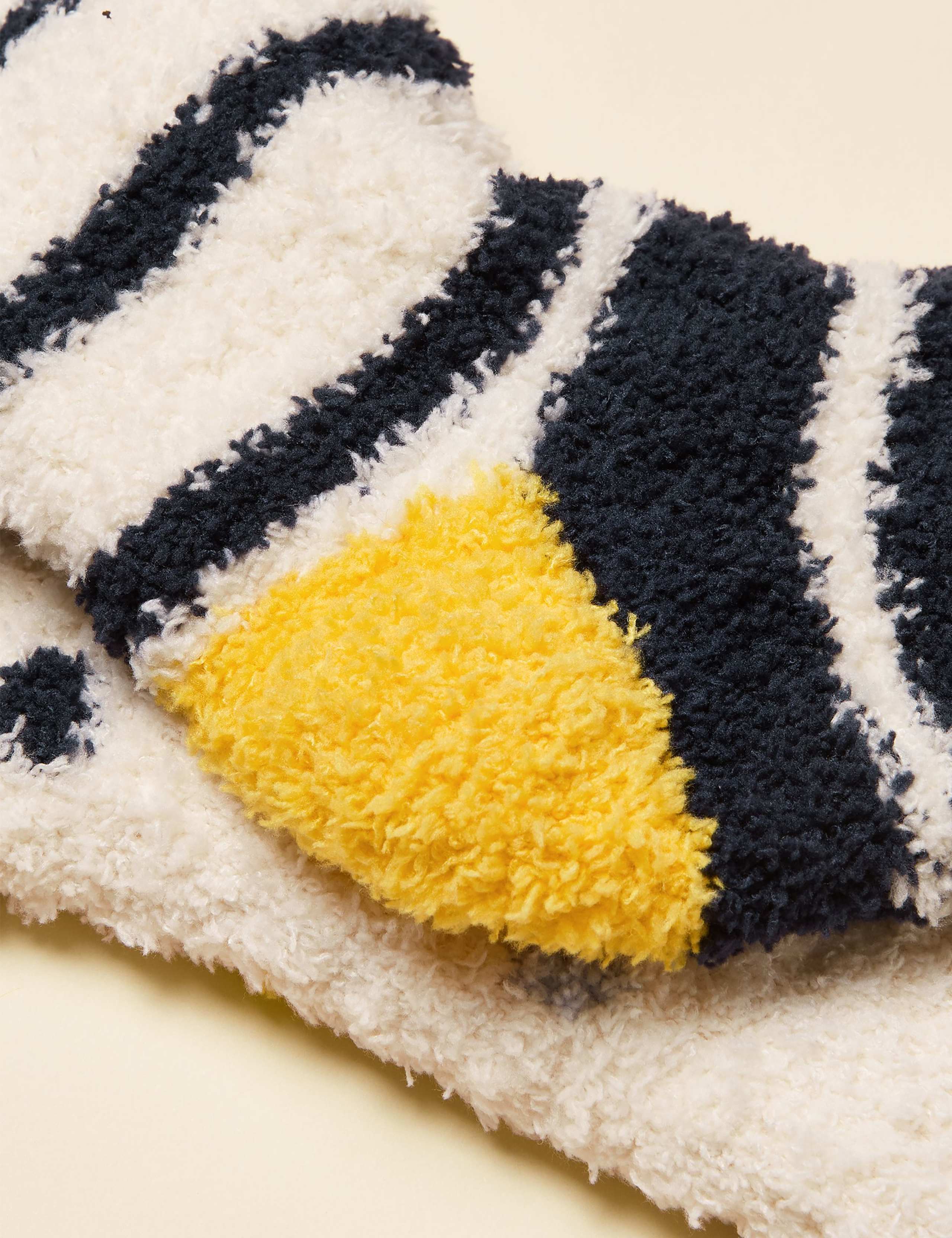 2pk Patterned Fluffy Socks 2 of 3