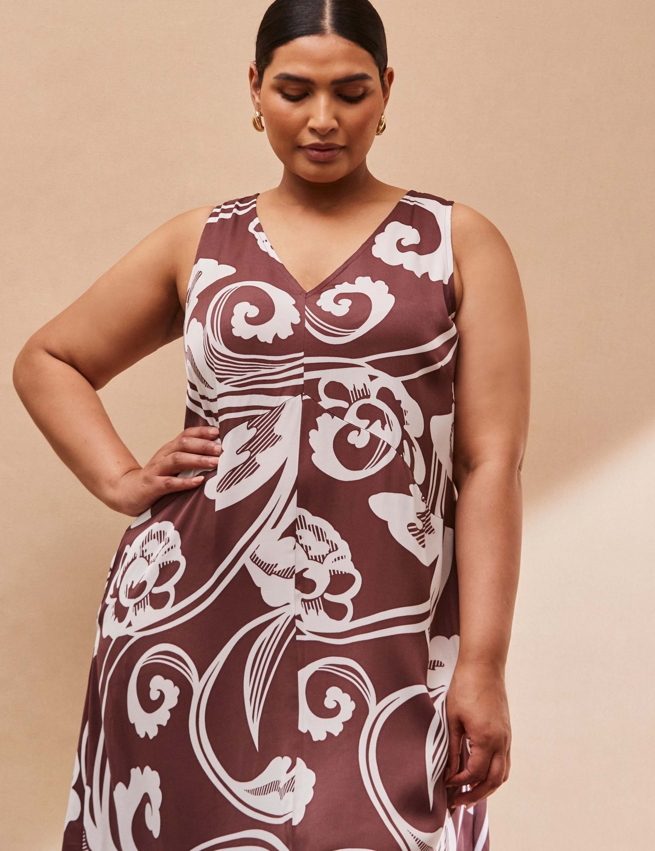 Paisley V-Neck Maxi Swing Dress 3 of 4