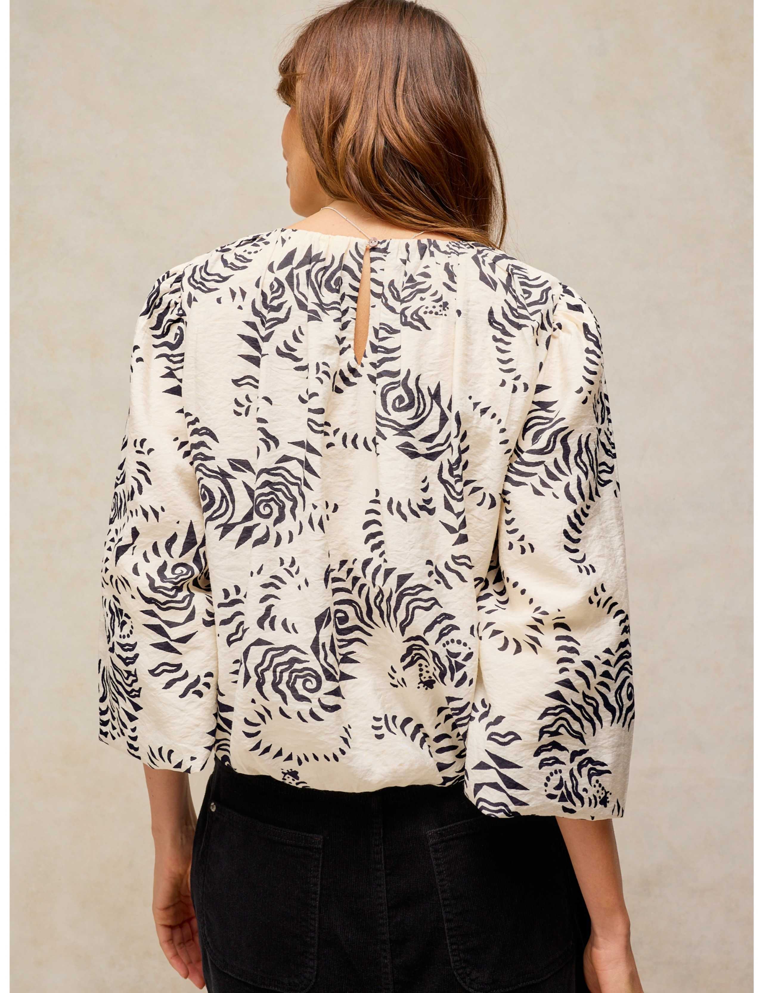 Lyra Printed Bubble Hem Top 3 of 6