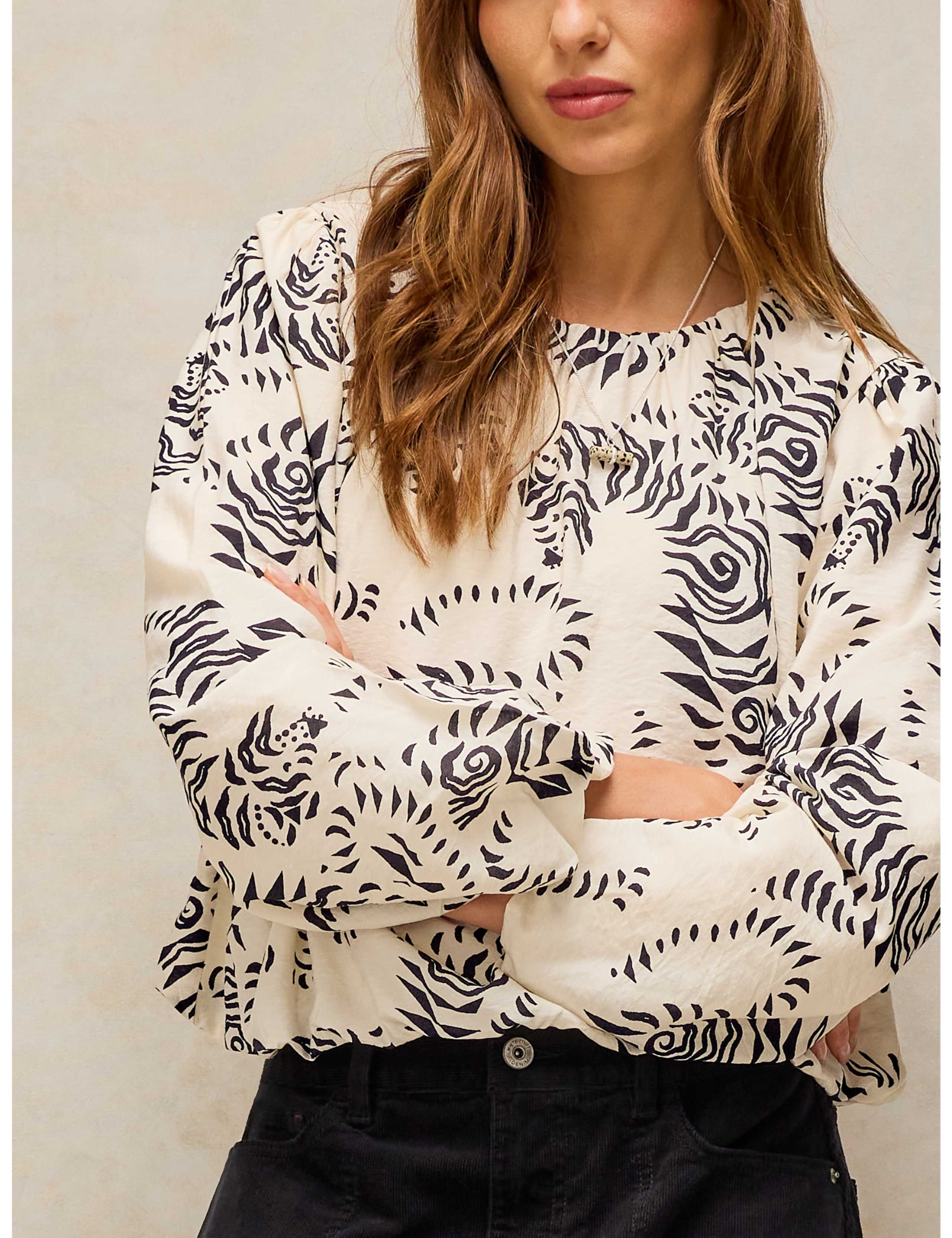 Lyra Printed Bubble Hem Top 5 of 6