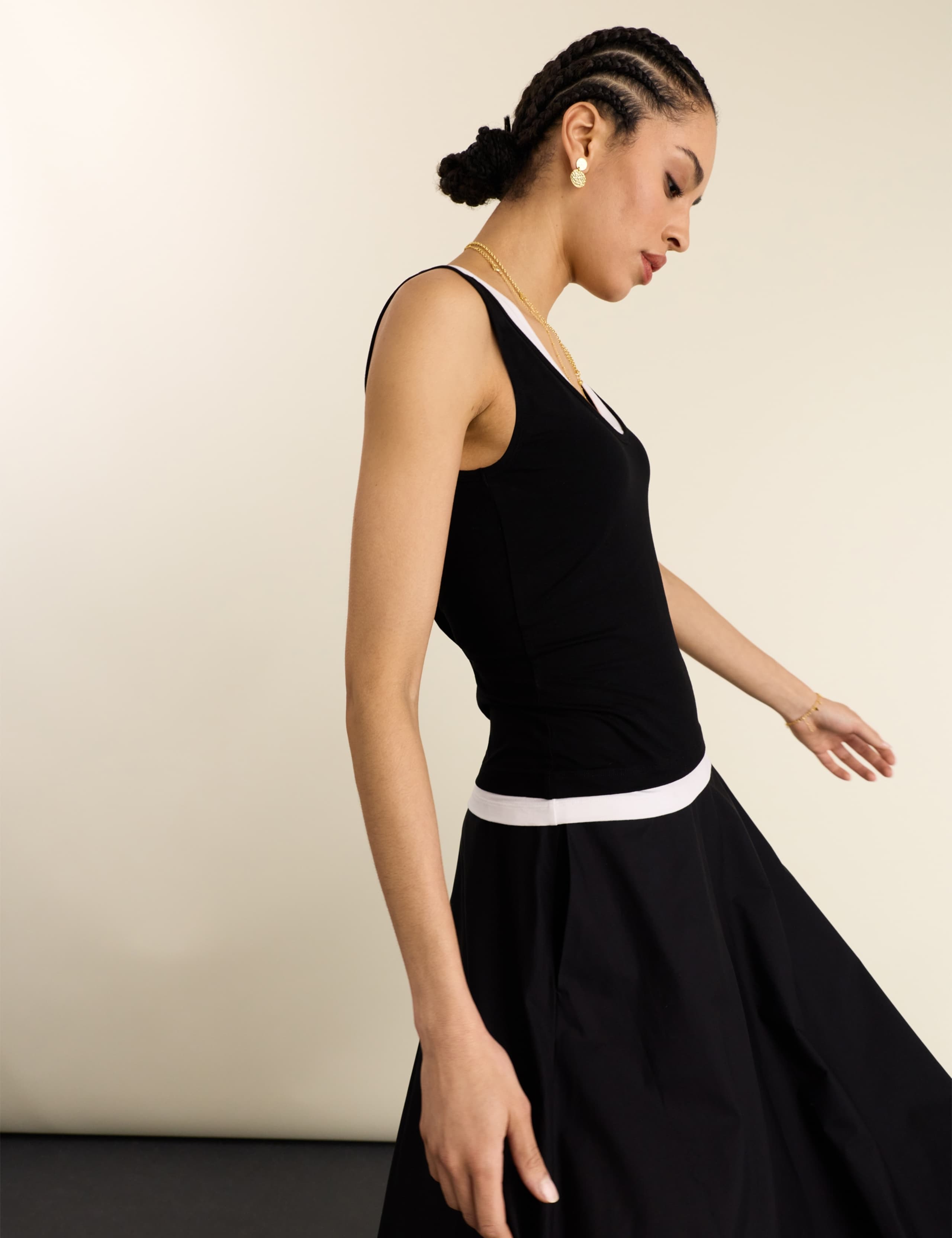 Scoop Neck Fitted Vest 4 of 6