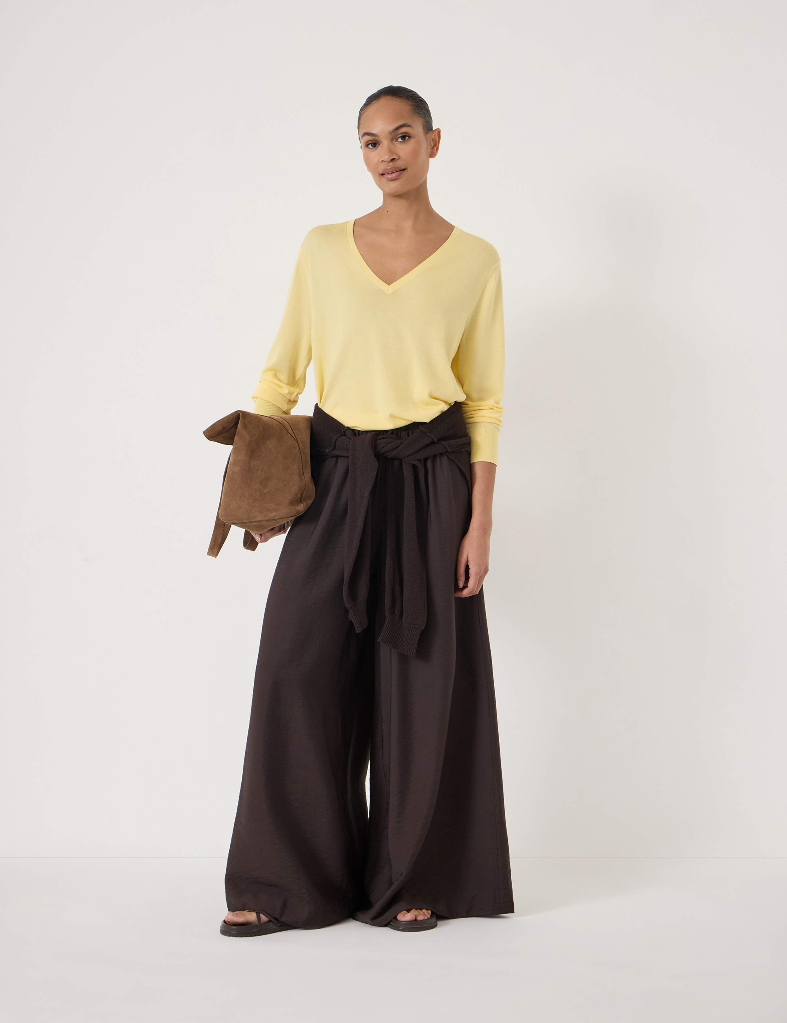 Lightweight V-Neck Jumper 4 of 5