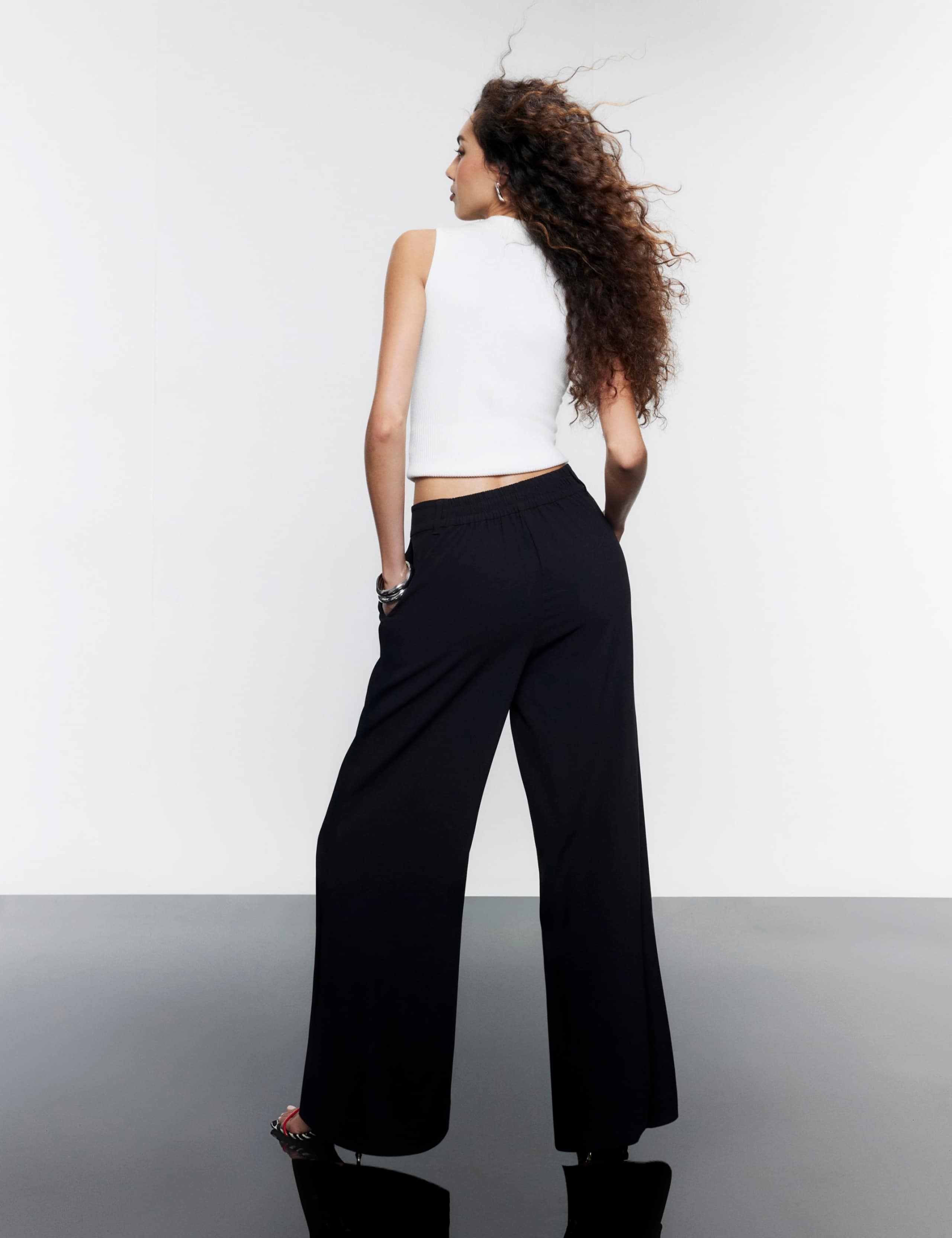 Crepe Pleat Front Wide Leg Trousers 4 of 6