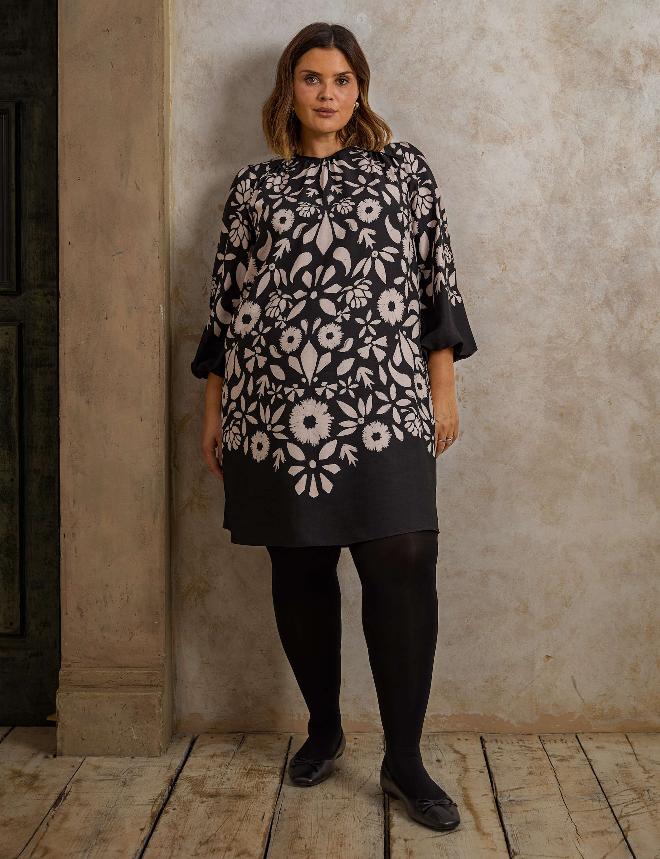 Floral Knee Length Shift Dress 2 of 6