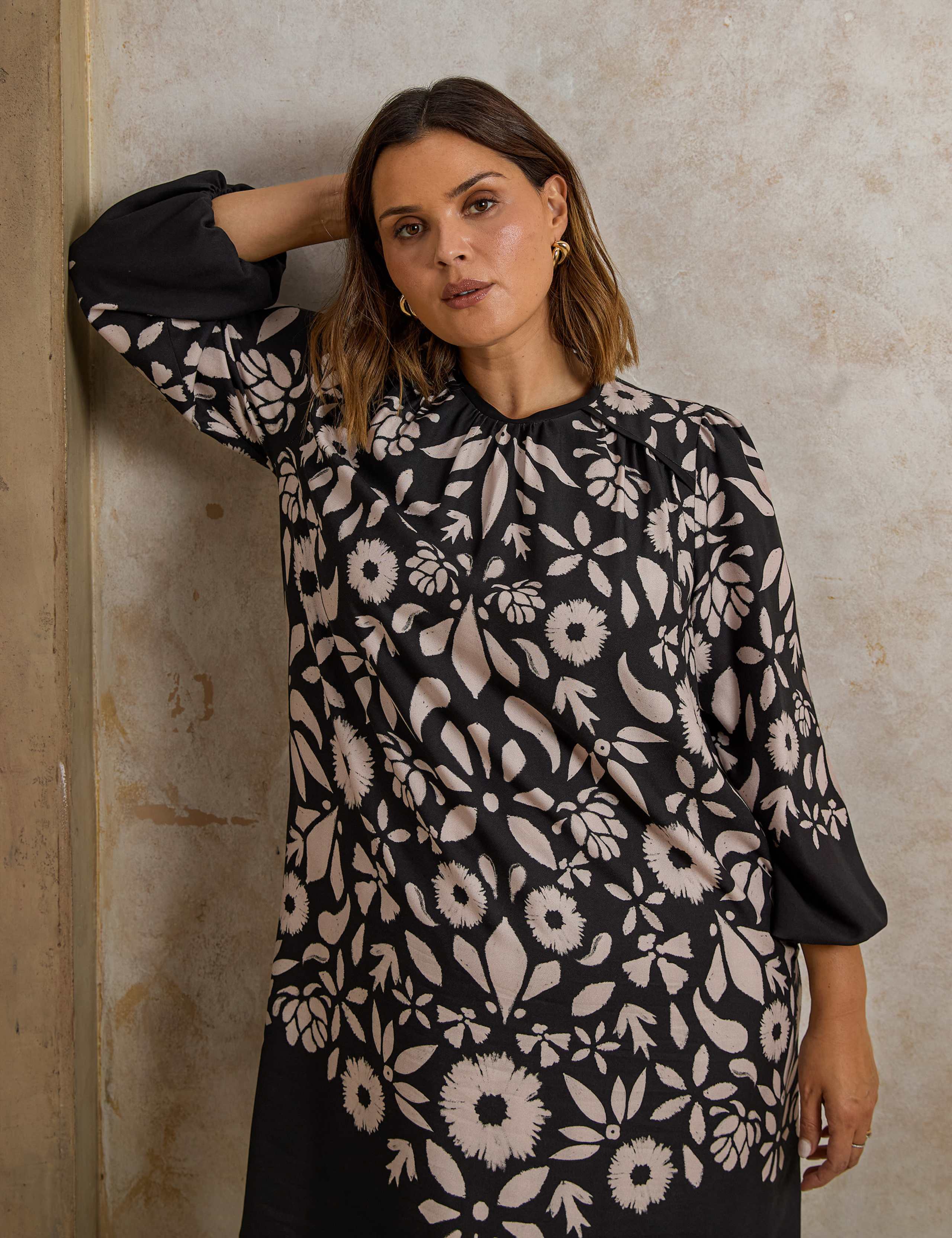 Floral Knee Length Shift Dress 3 of 6