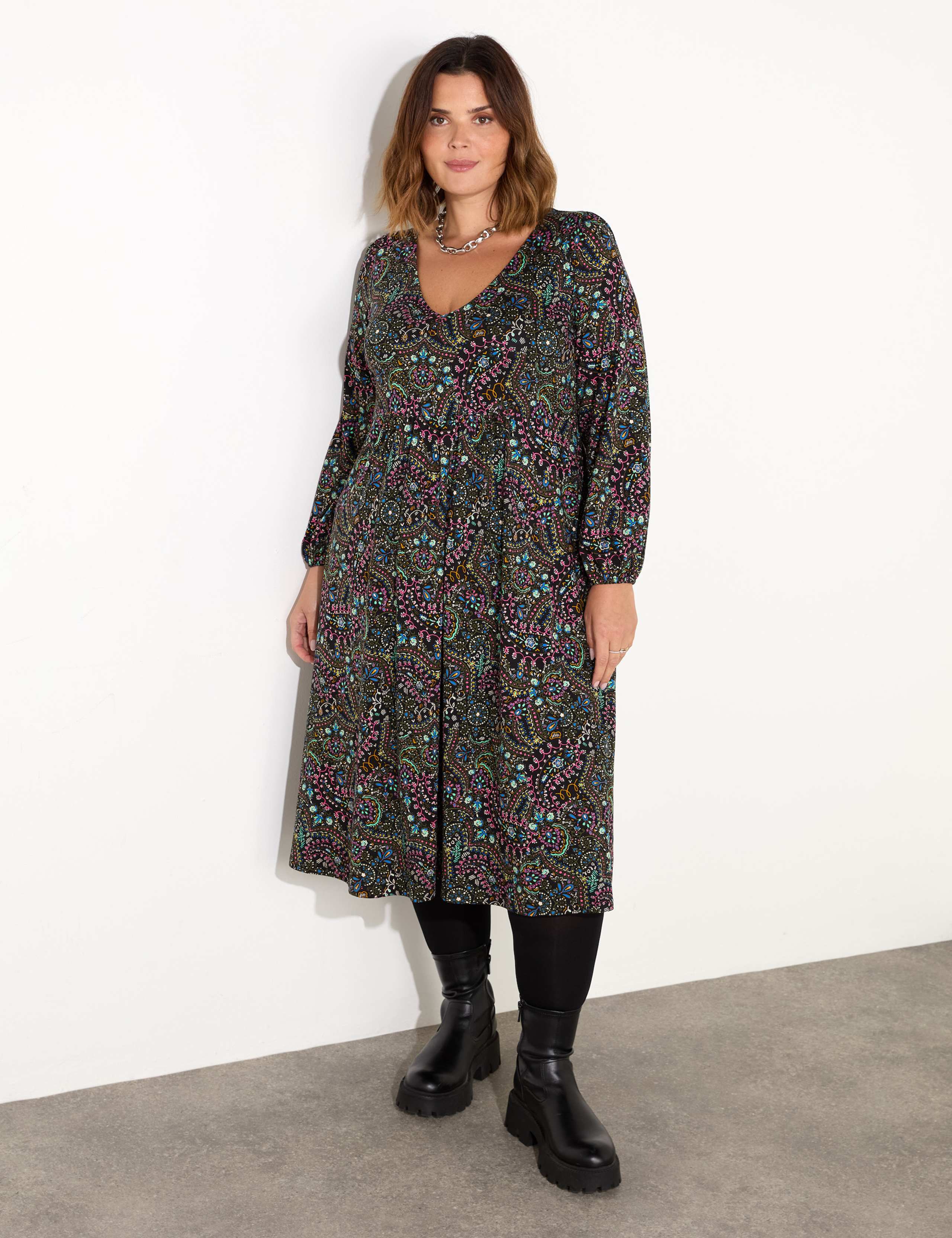 Jersey Paisley V-Neck Midi Waisted Dress 2 of 4
