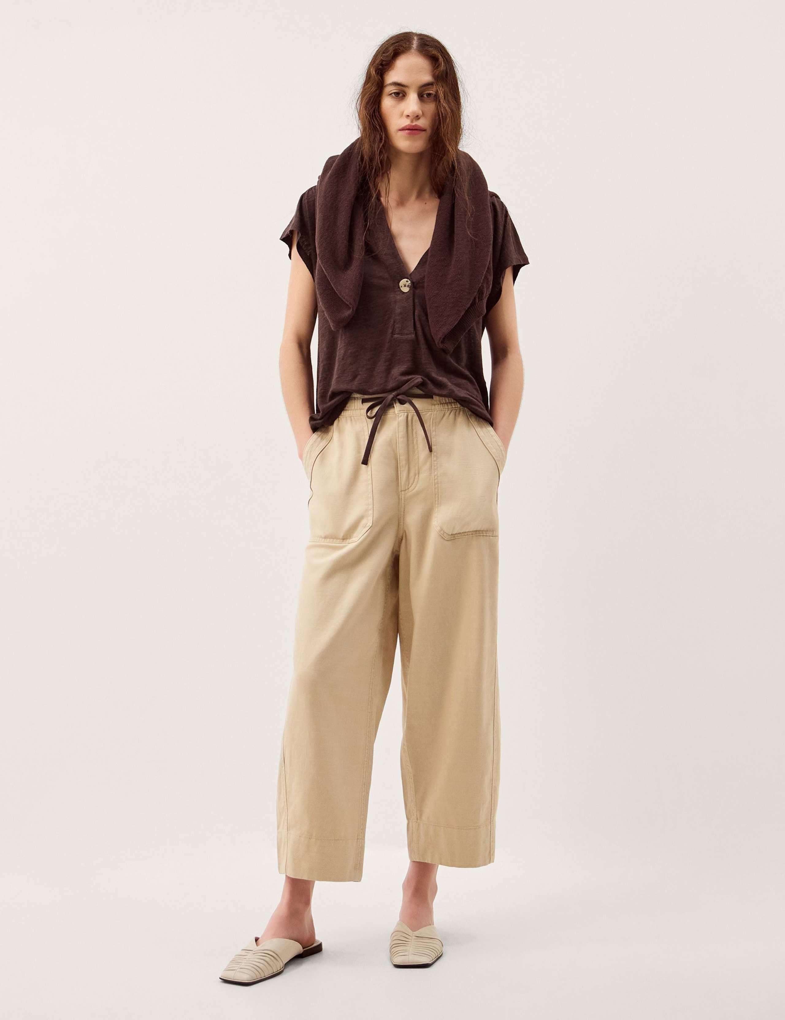 Linen Rich V-Neck Button Detail T-Shirt 4 of 5