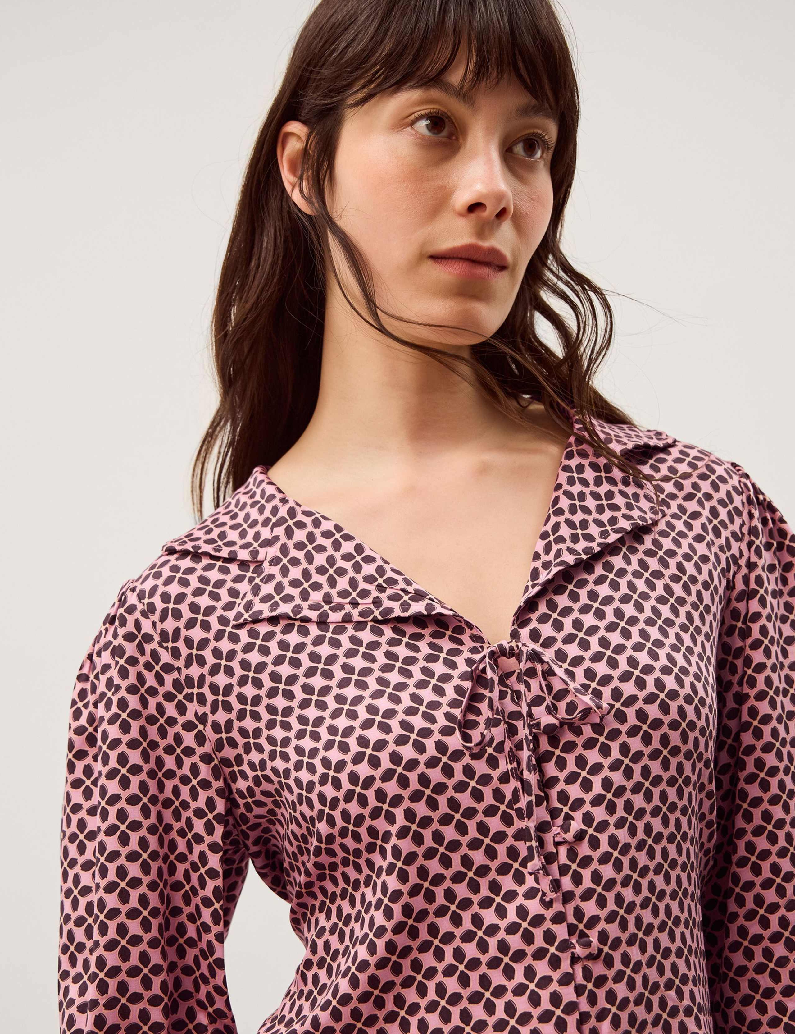 Printed Collared Tie Detail Top 5 of 5