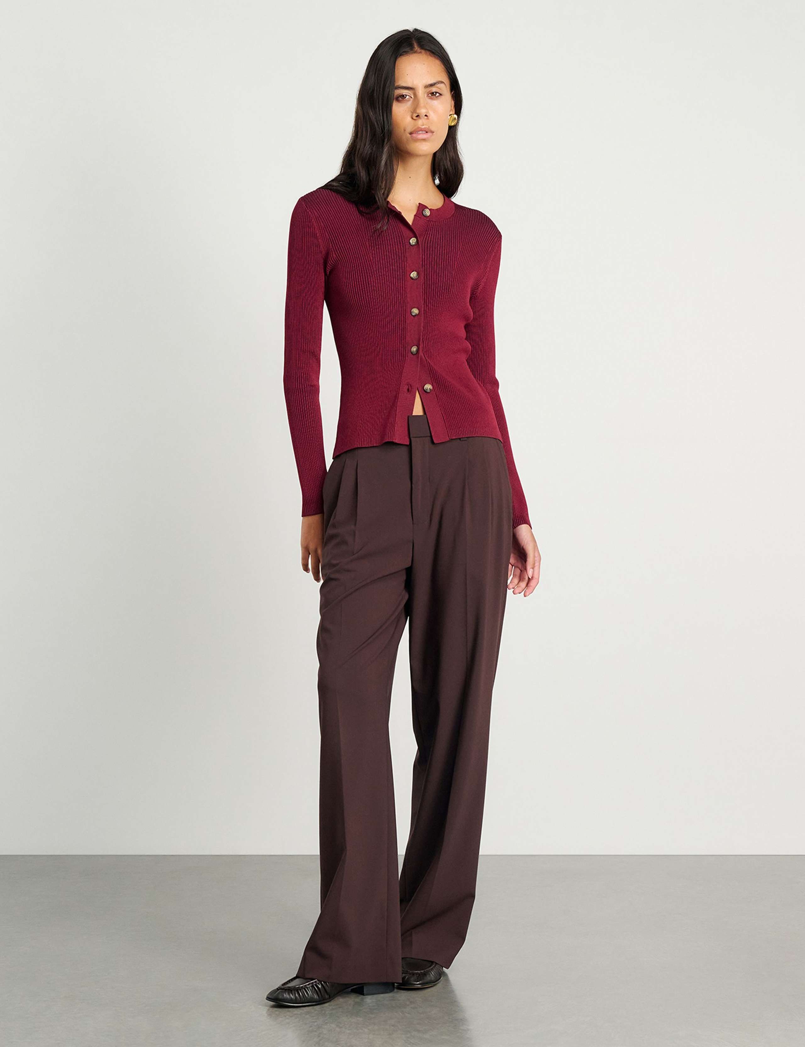 Ribbed Crew Neck Button Front Fitted Cardigan 4 of 5