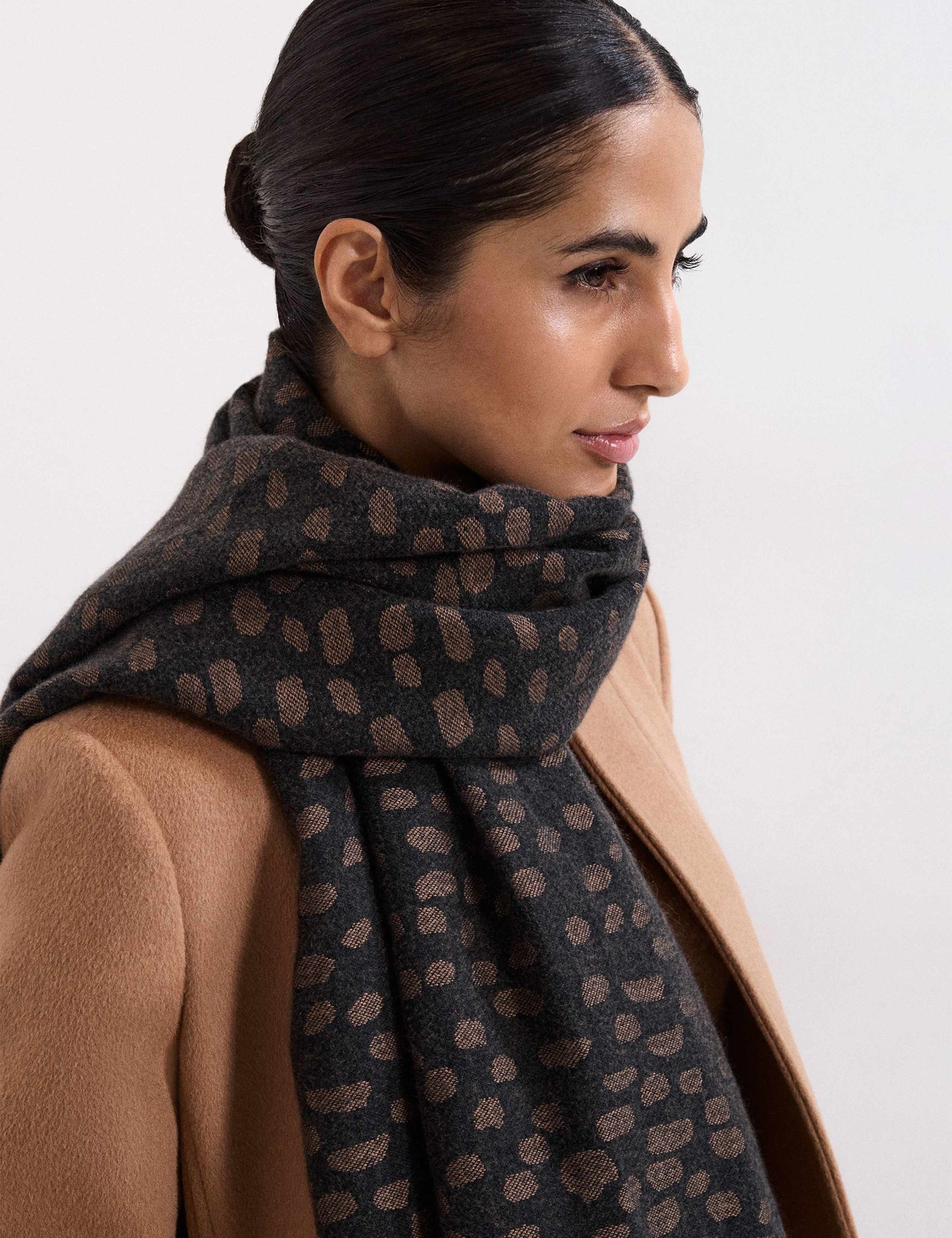 Textured Irregular Spot Fringed Tassel Scarf 4 of 5