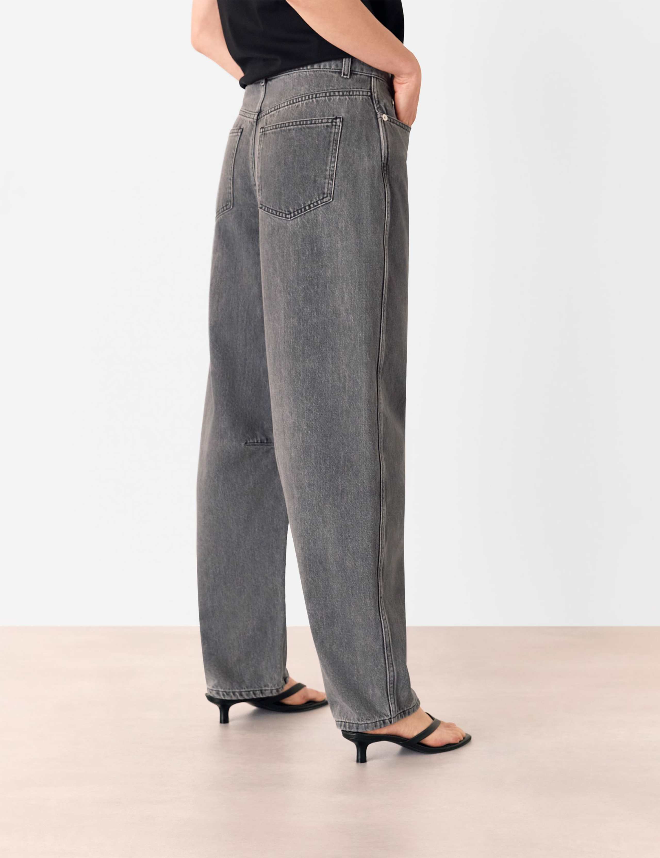 High Waisted Barrel Jean 4 of 4