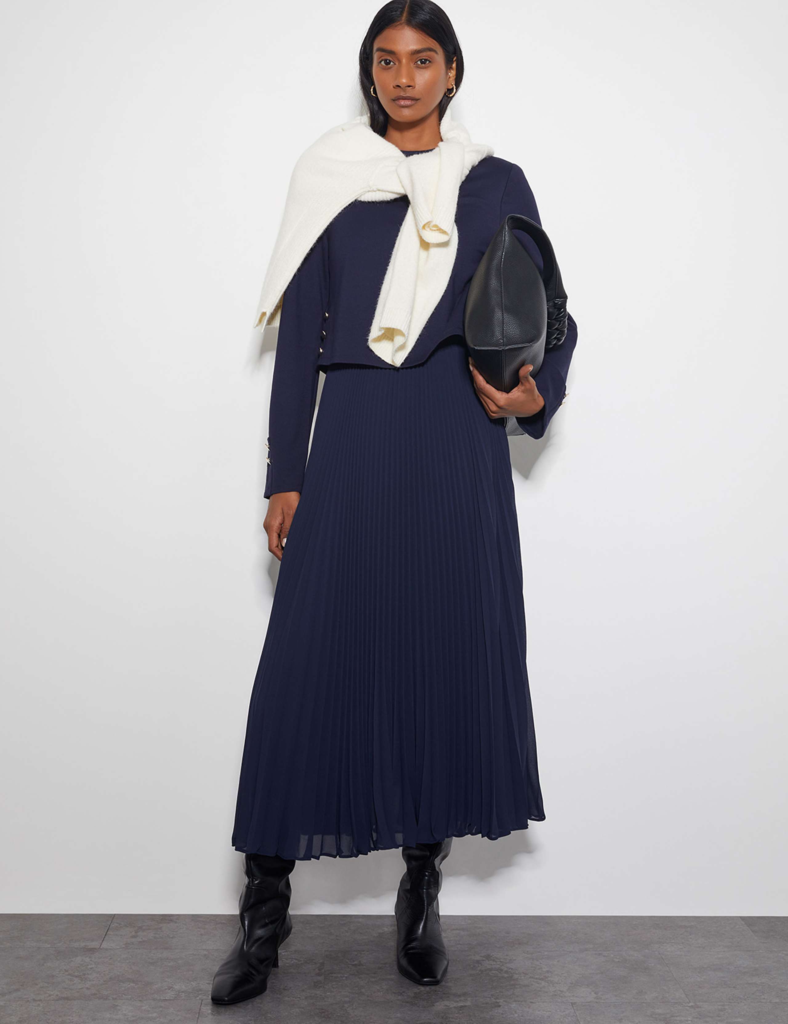 Round Neck Pleated Midi Dress 3 of 6